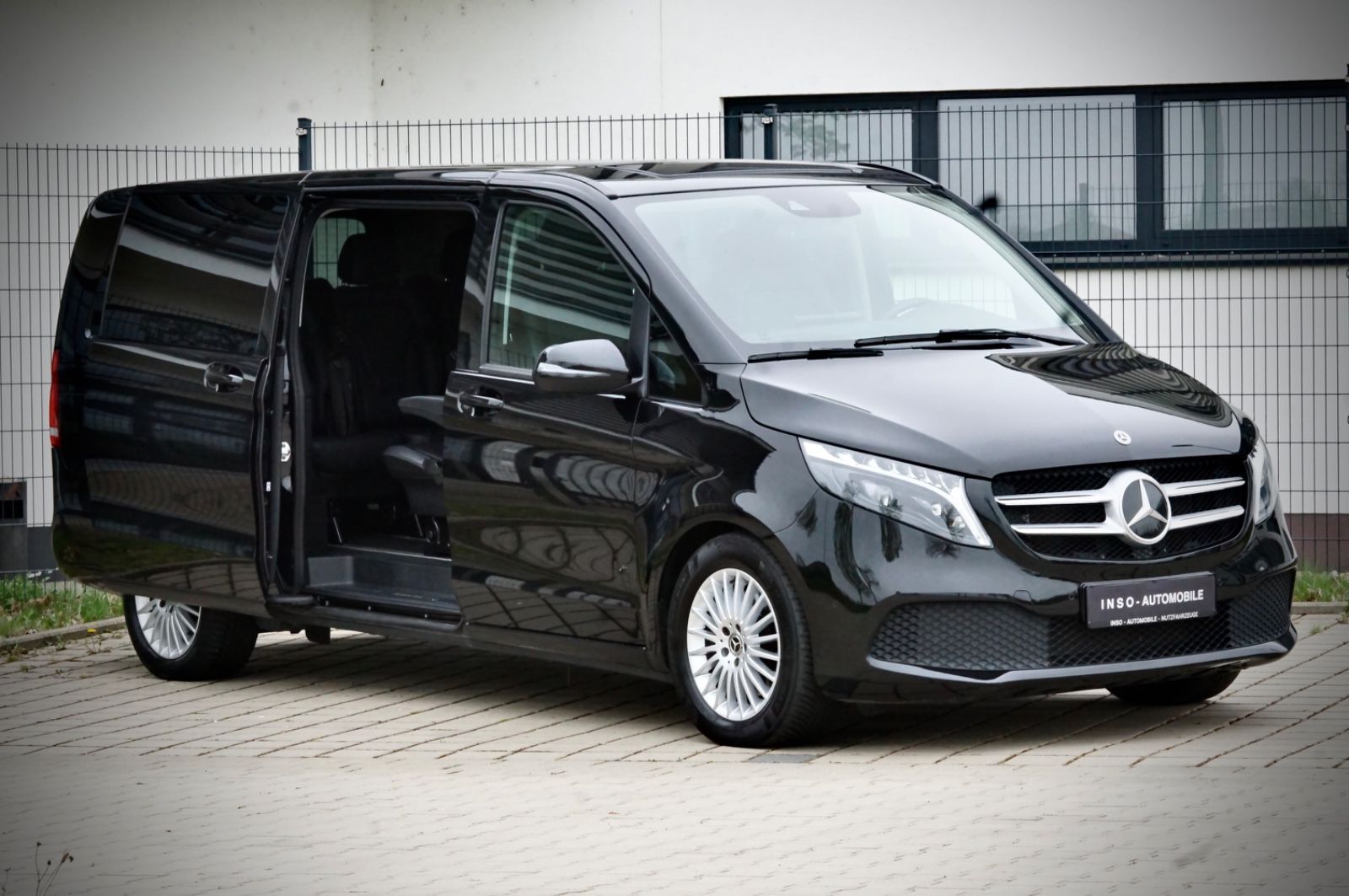Mercedes-Benz V 300 EDITION SPORT - Samsaru's Car Outlet