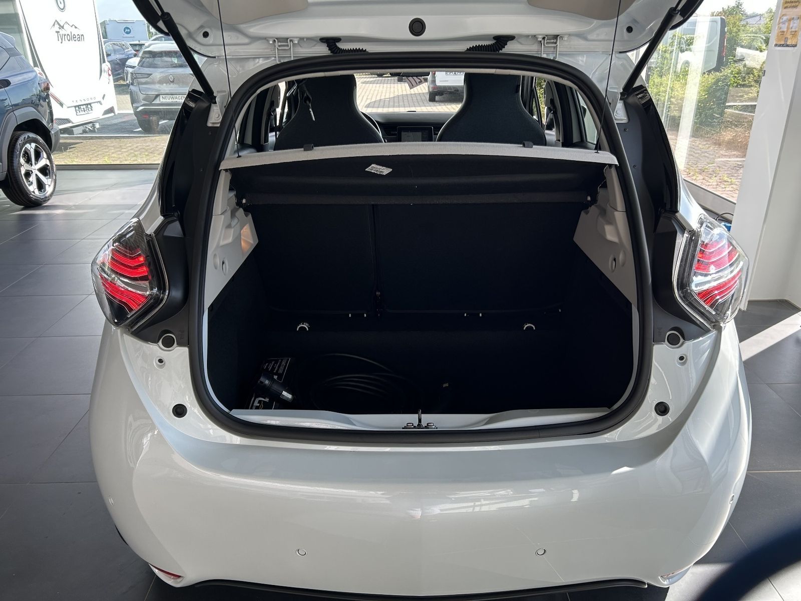 Renault ZOE EXPERIENCE R110 Z.E. 50 - Samsaru's Car Outlet
