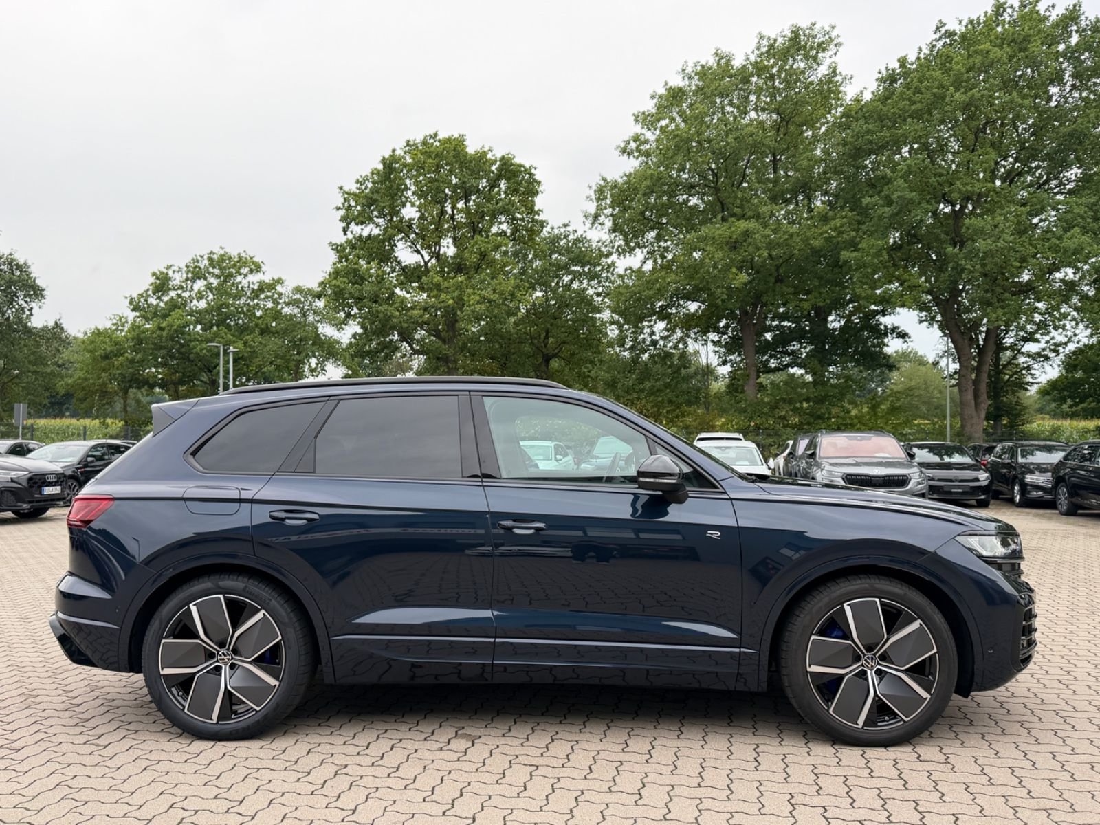 Volkswagen Touareg 3.0 TSI 4Motion R °NACHT°360°AHK°PANO°
