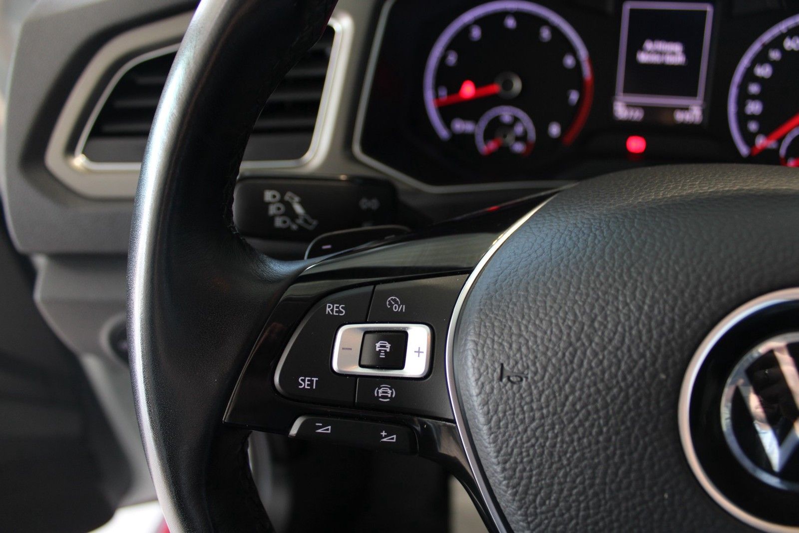 Volkswagen T-Roc 1.5 TSI DSG - Samsaru's Car Outlet