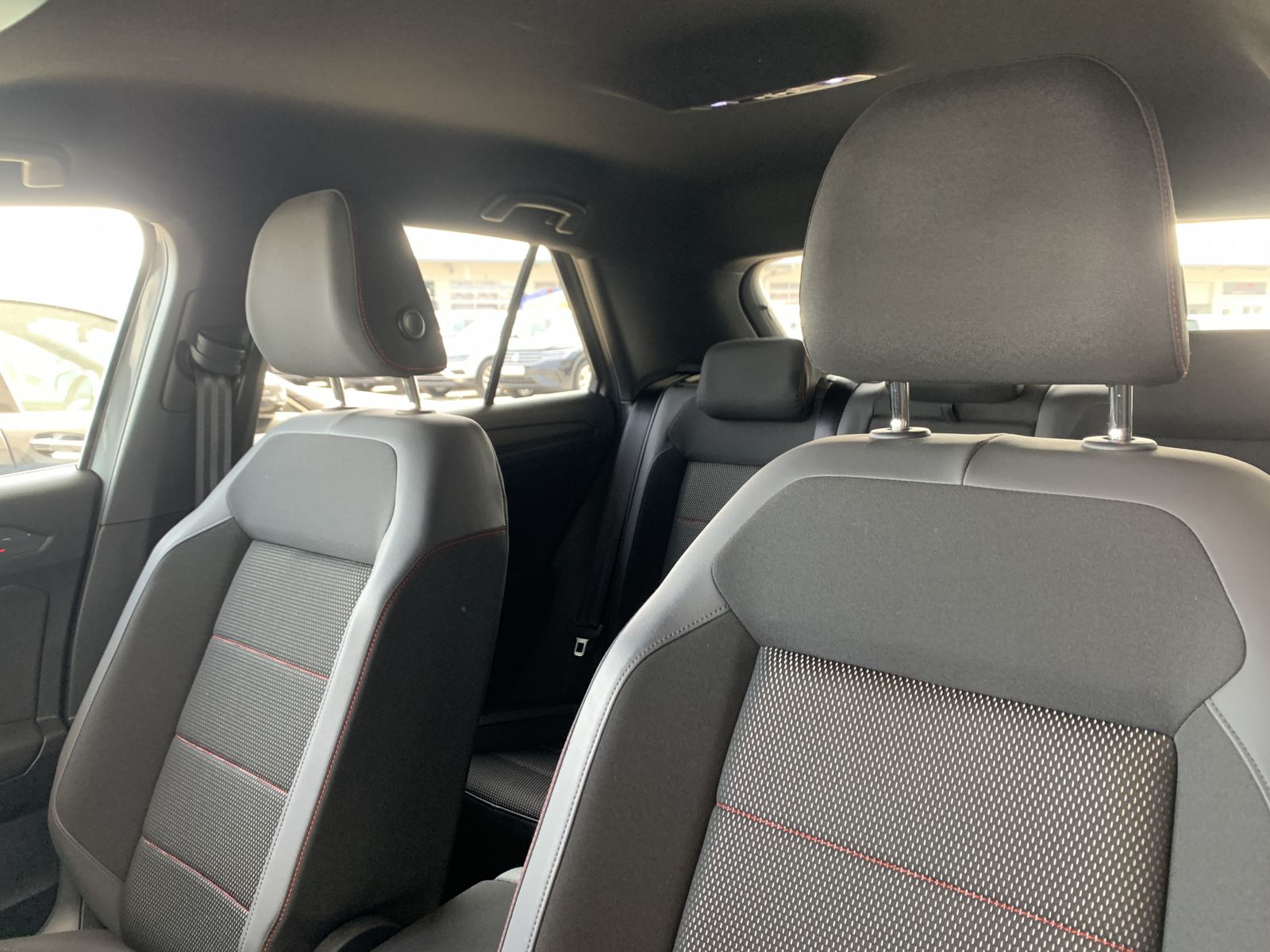 Volkswagen T-Roc 1.5 TSI Sport - Samsaru's Car Outlet
