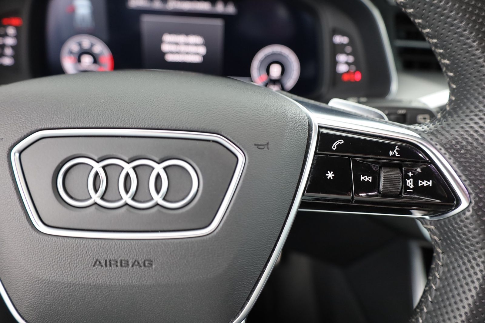 Audi A6 Avant 40 TDI quattro S line - Samsaru's Car Outlet