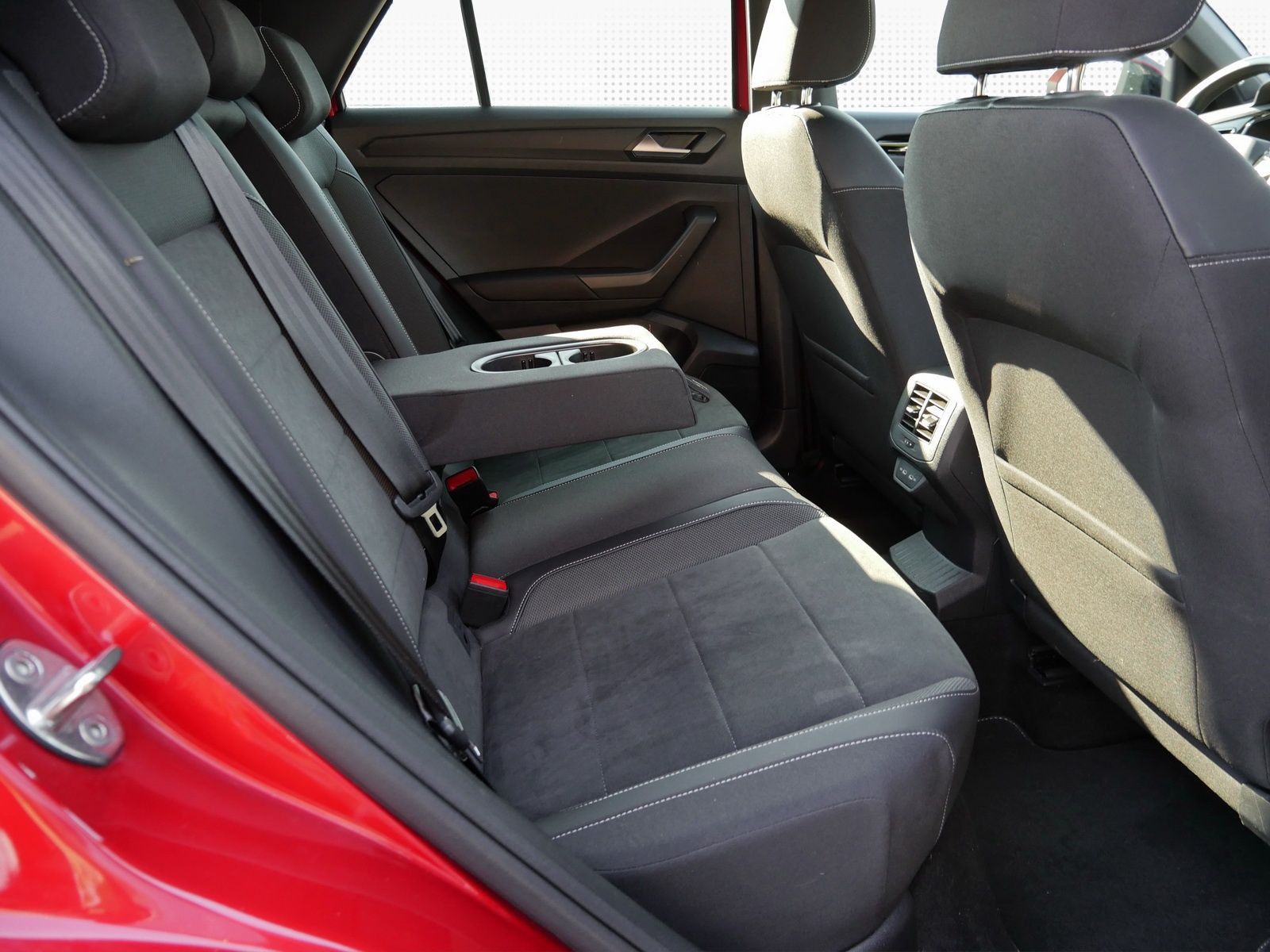 Volkswagen T-Roc R-Line 2.0 TSI 4x4 - Samsaru's Car Outlet