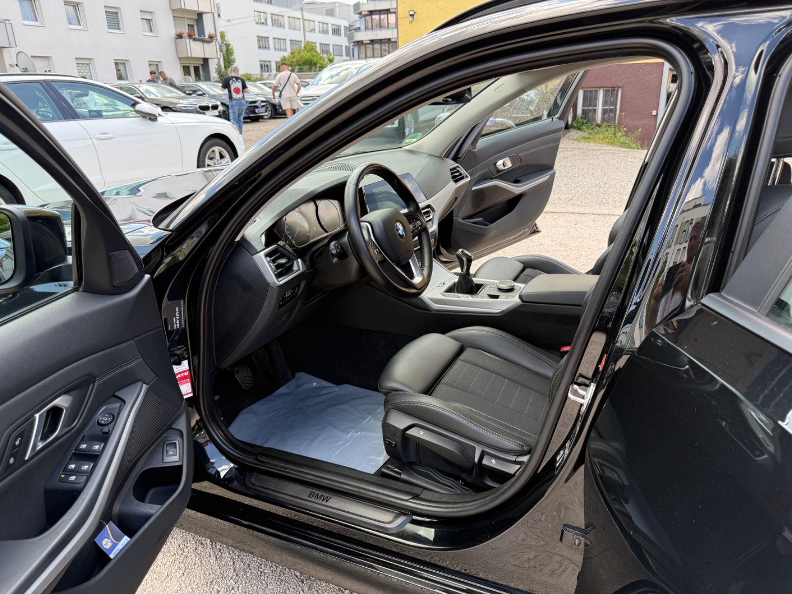 BMW 318d Touring Advantage - Samsaru's Car Outlet
