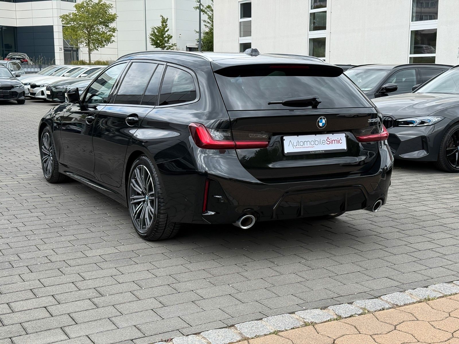 BMW 330 i M Sport - Samsaru's Car Outlet