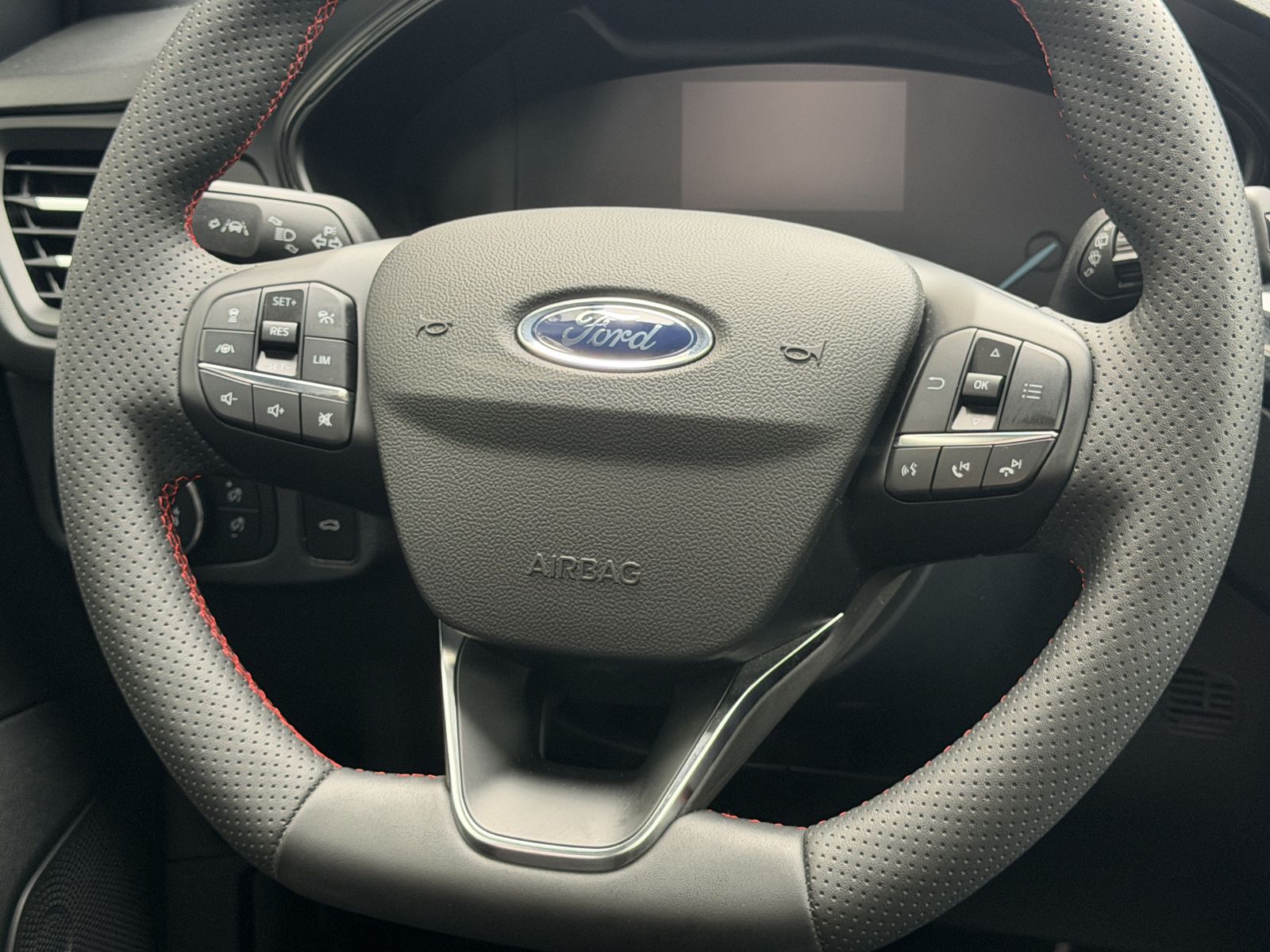 Ford Focus ST-Line LED Navi ACC-Tempomat Pano Kamera