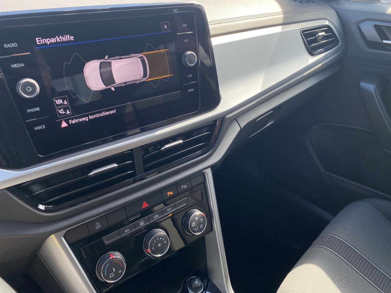 Volkswagen T-Roc 1.5 TSI DSG Life - Samsaru's Car Outlet