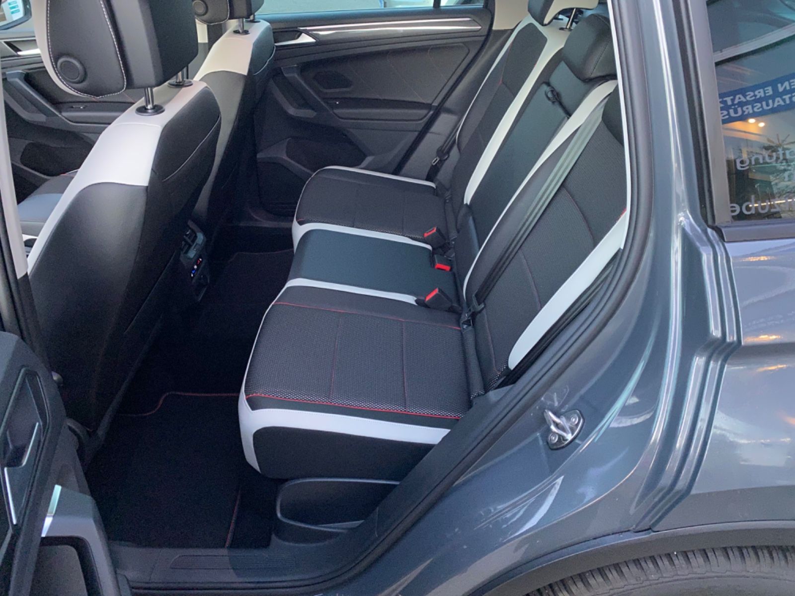 Volkswagen Tiguan Life 2.0 TDI 4Motion - Samsaru's Car Outlet