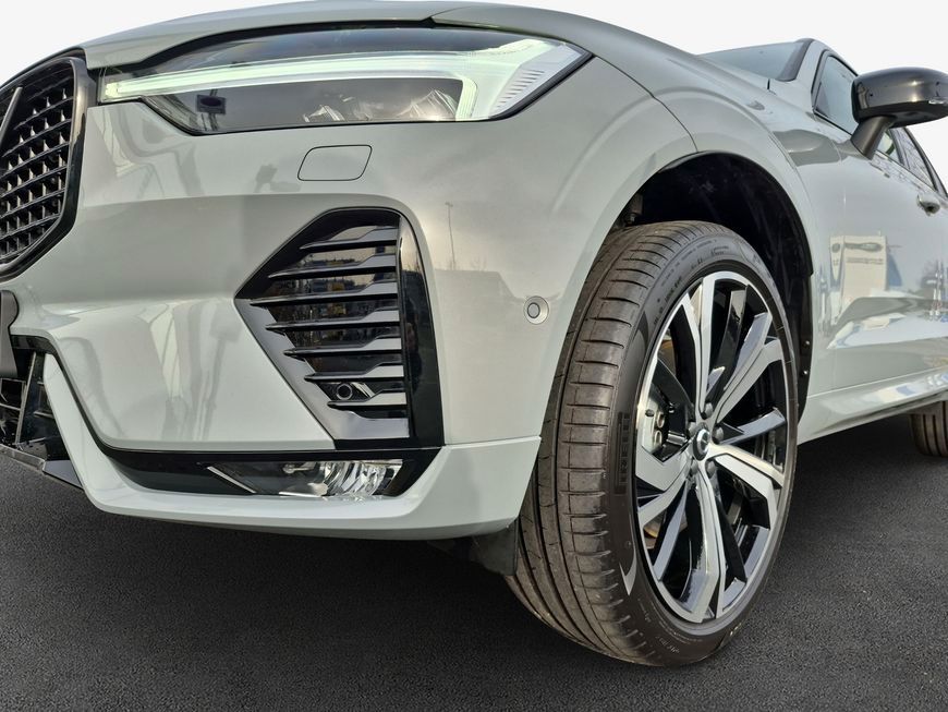 Volvo XC60 B5 B AWD Ultra Dark