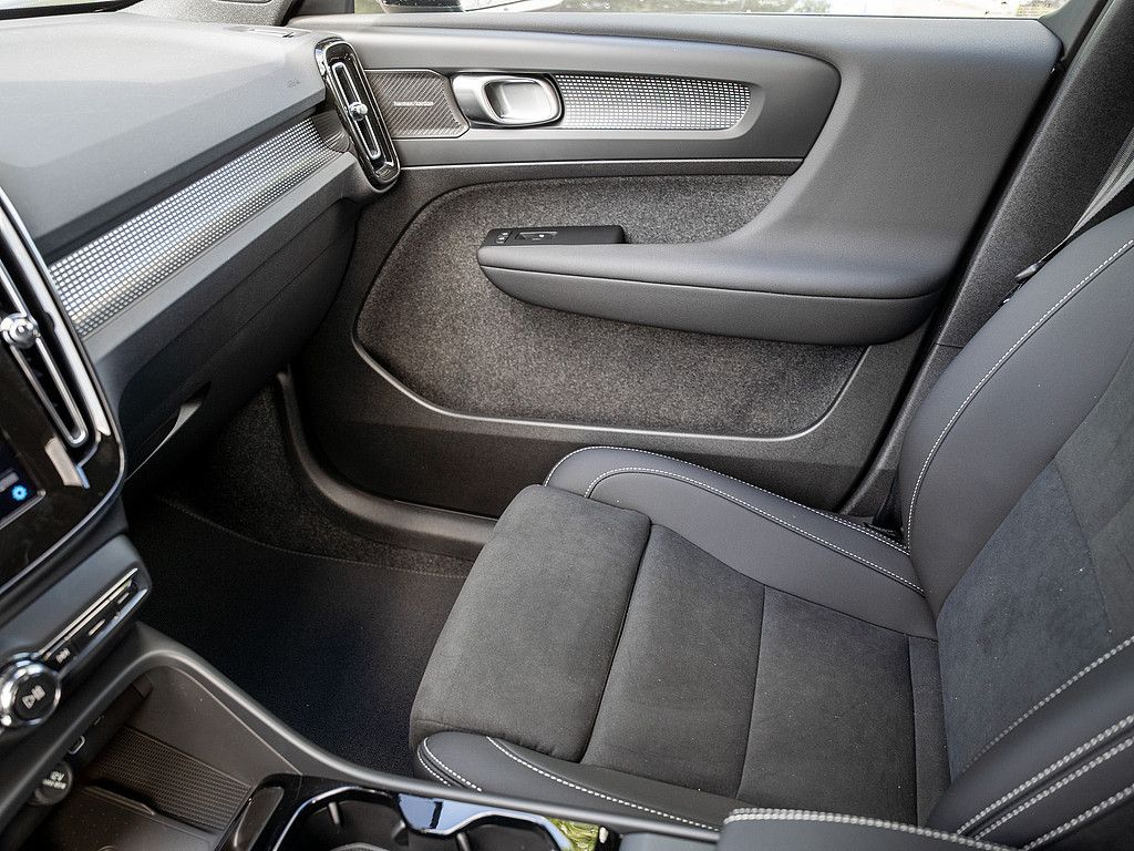 Volvo XC40 B3 Ultra Black Edition AHK PANO 360°