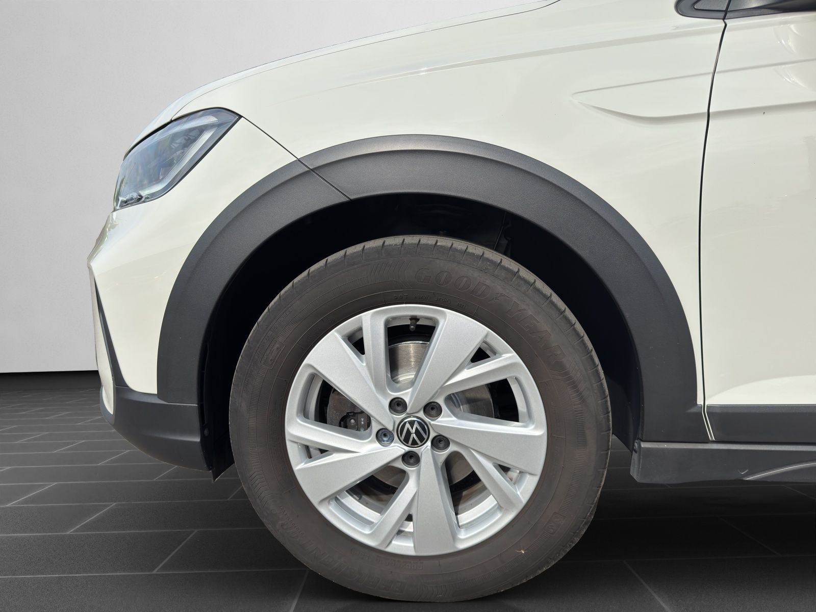 Volkswagen Taigo 1.0 TSI - Samsaru's Car Outlet