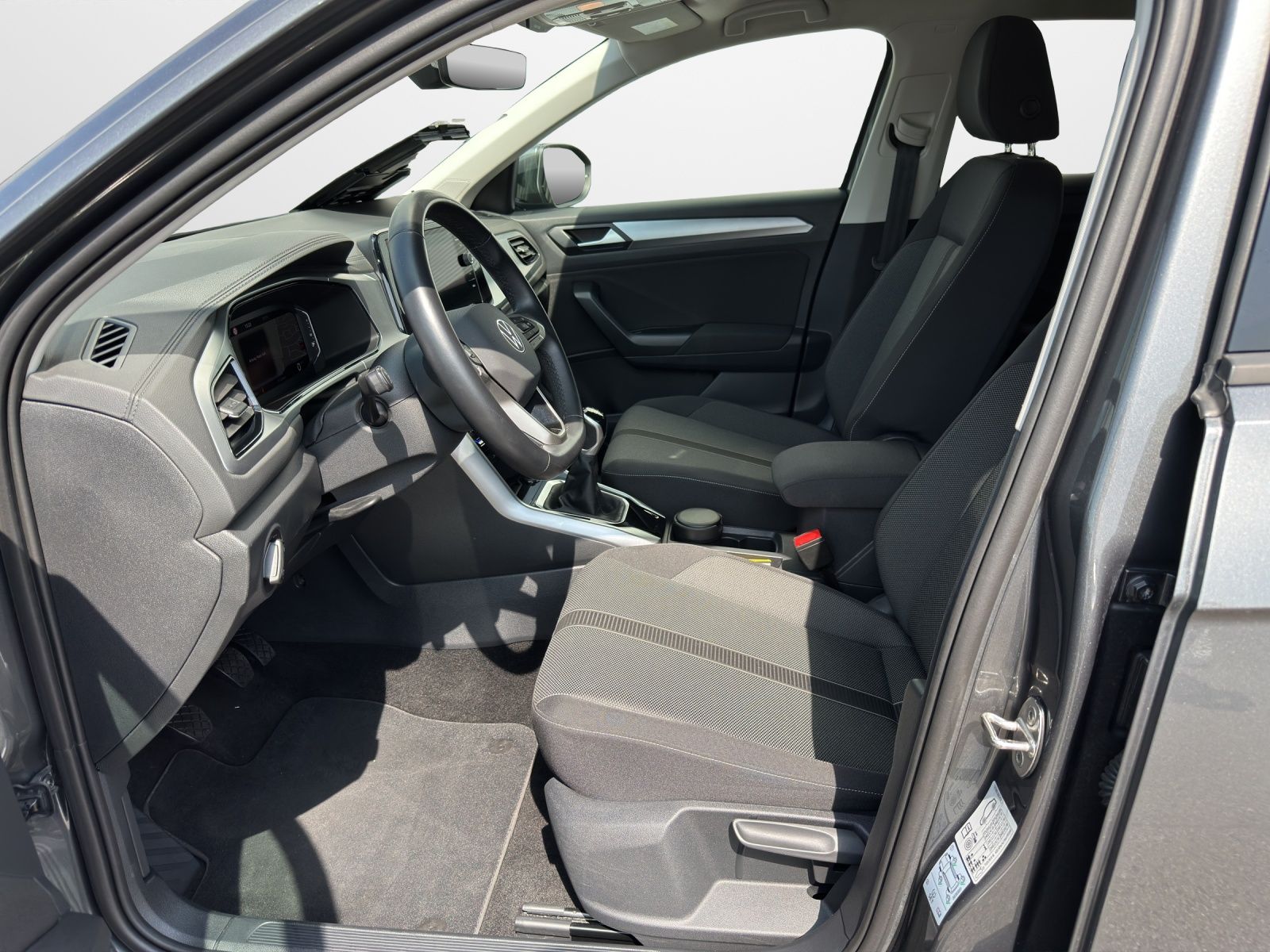 Volkswagen T-Roc 1.5 TSI Life - Samsaru's Car Outlet