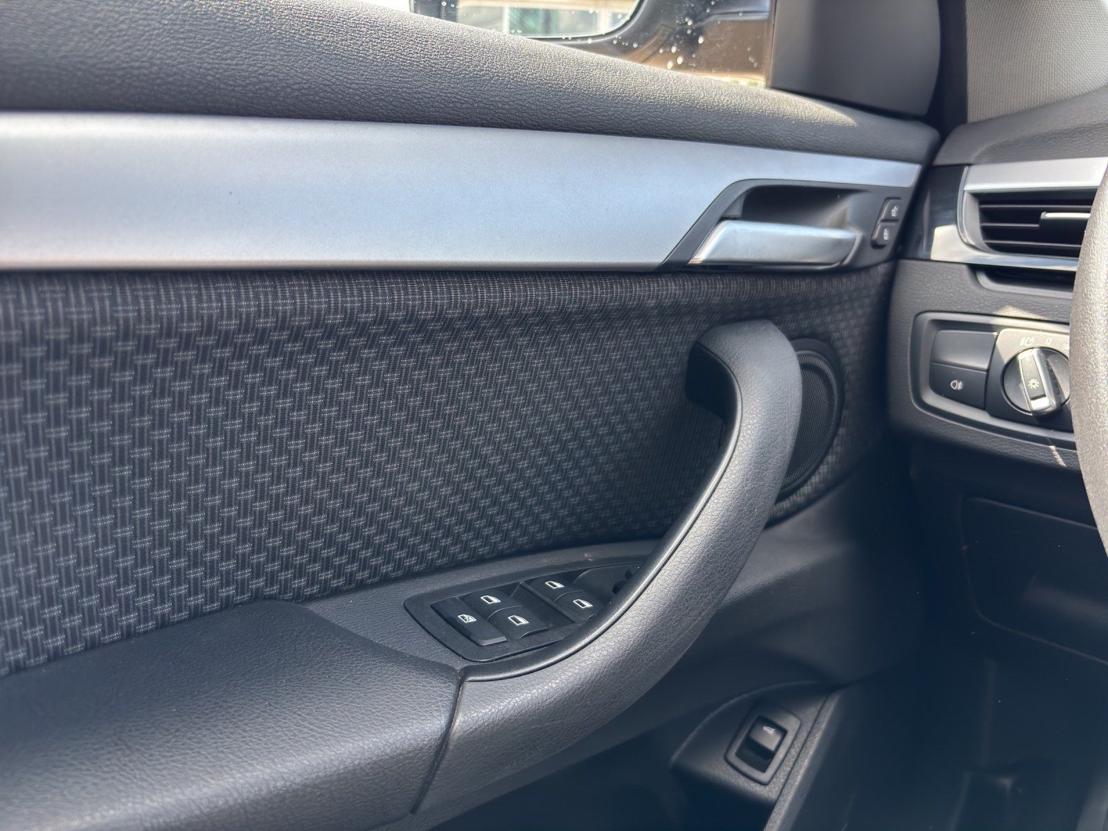 BMW X1 xDrive18d - Samsaru's Car Outlet