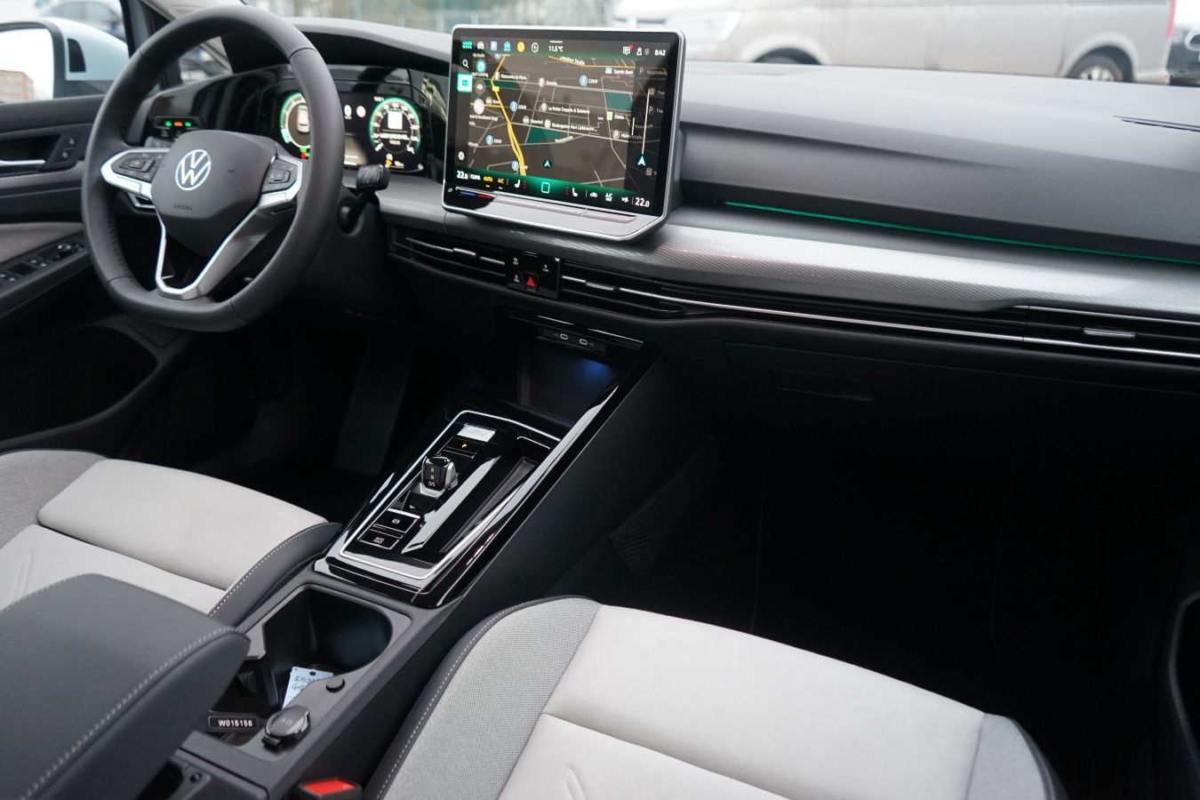 Volkswagen Golf VIII 1.5 eTSI Style*Head-up*AHK*360°*LED*
