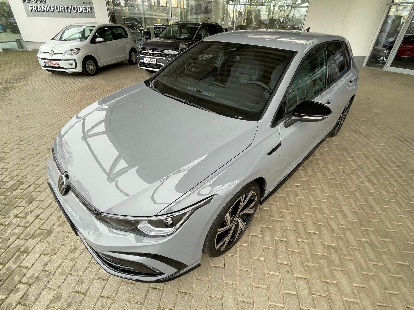 Volkswagen Golf VIII R-Line 2.0 TDI DSG - Samsaru's Car Outlet