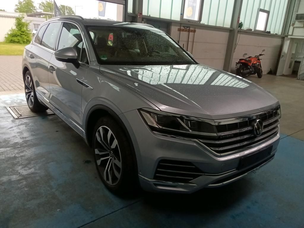 Volkswagen TOUAREG 3.0TSi e-HYBRID 4M - Samsaru's Car Outlet