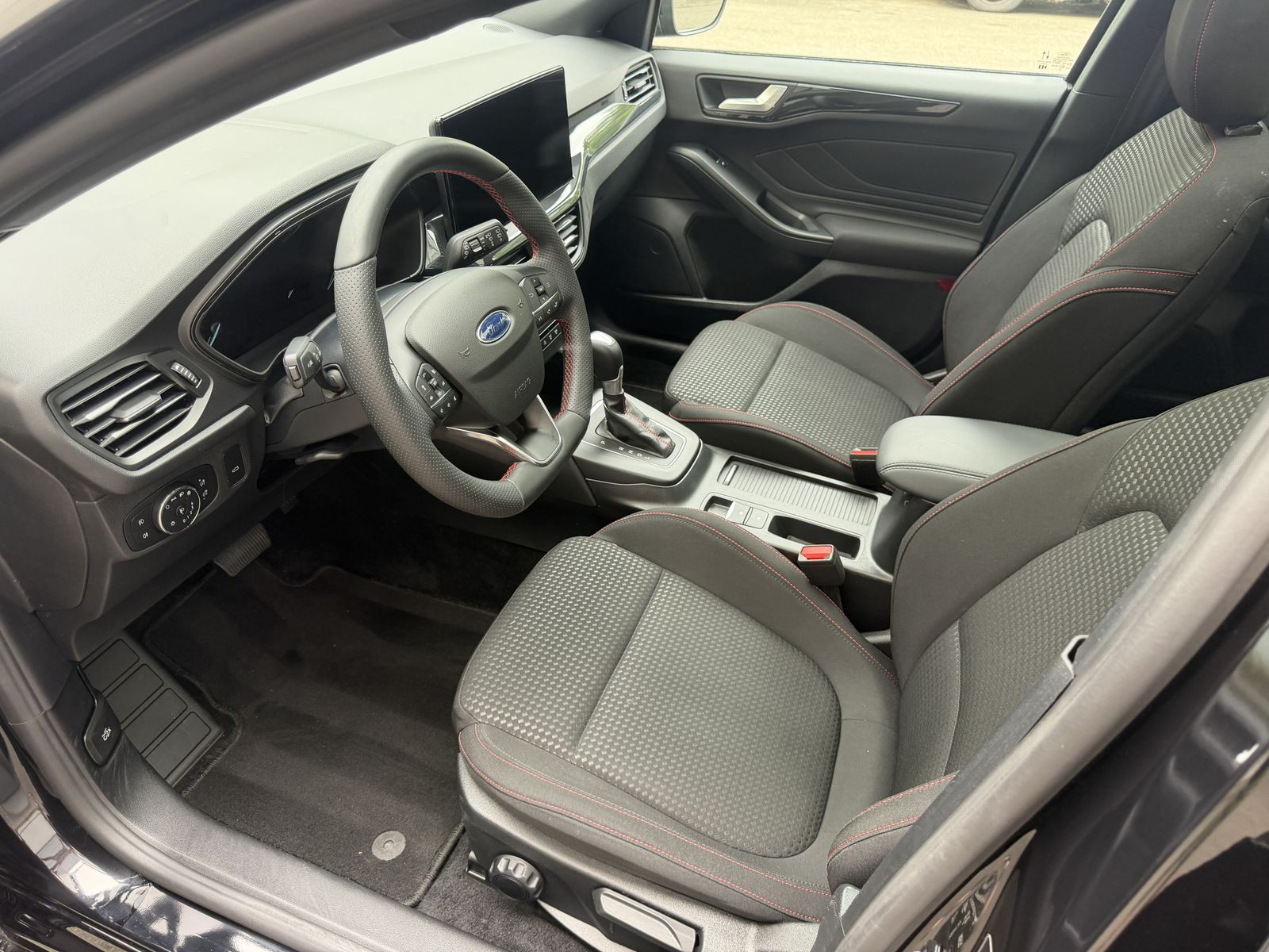 Ford Focus ST-Line LED Navi ACC-Tempomat Pano Kamera