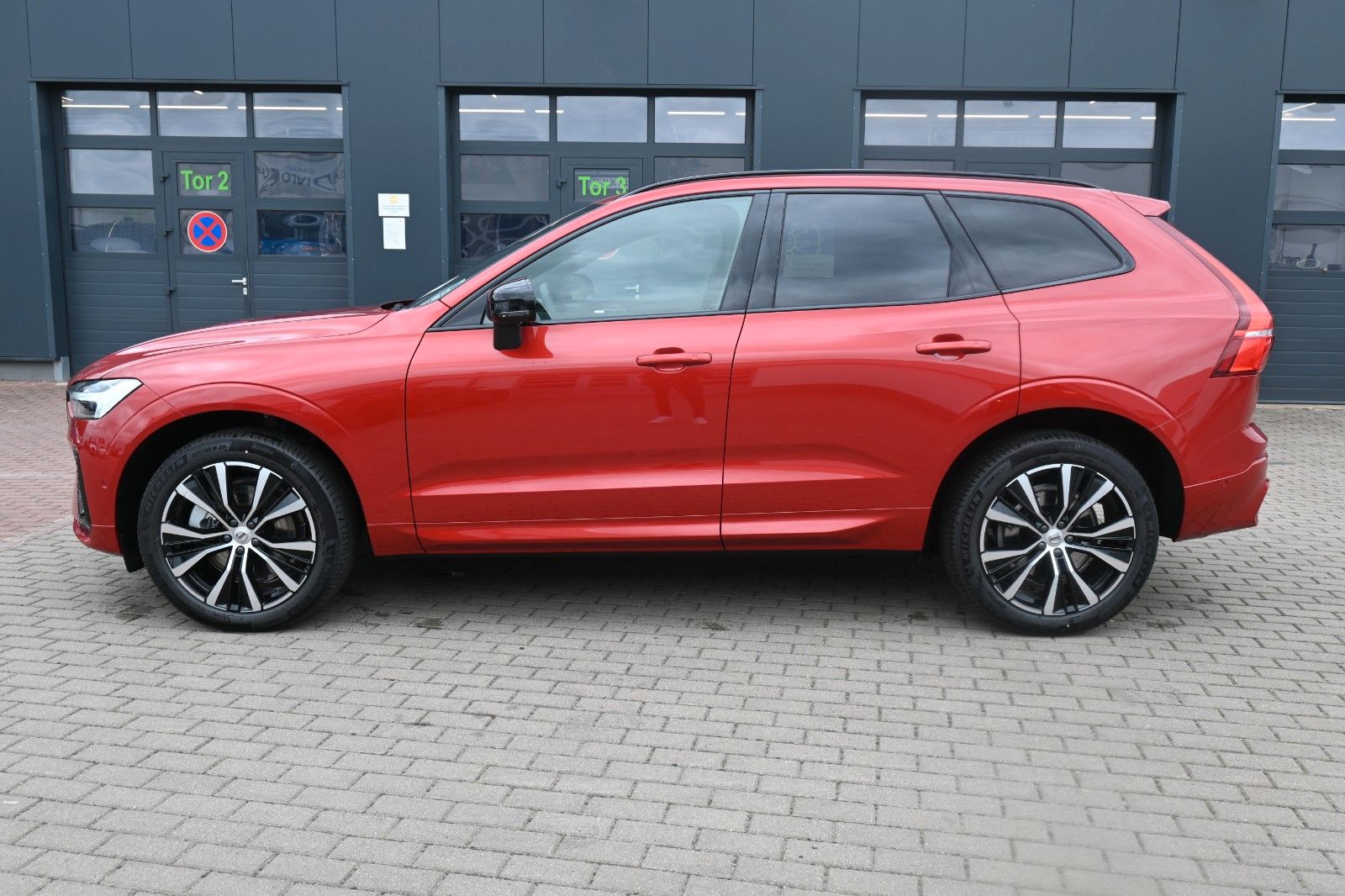Volvo XC60 B4 D AWD Black *H&K*STDHZG*360°*ACC