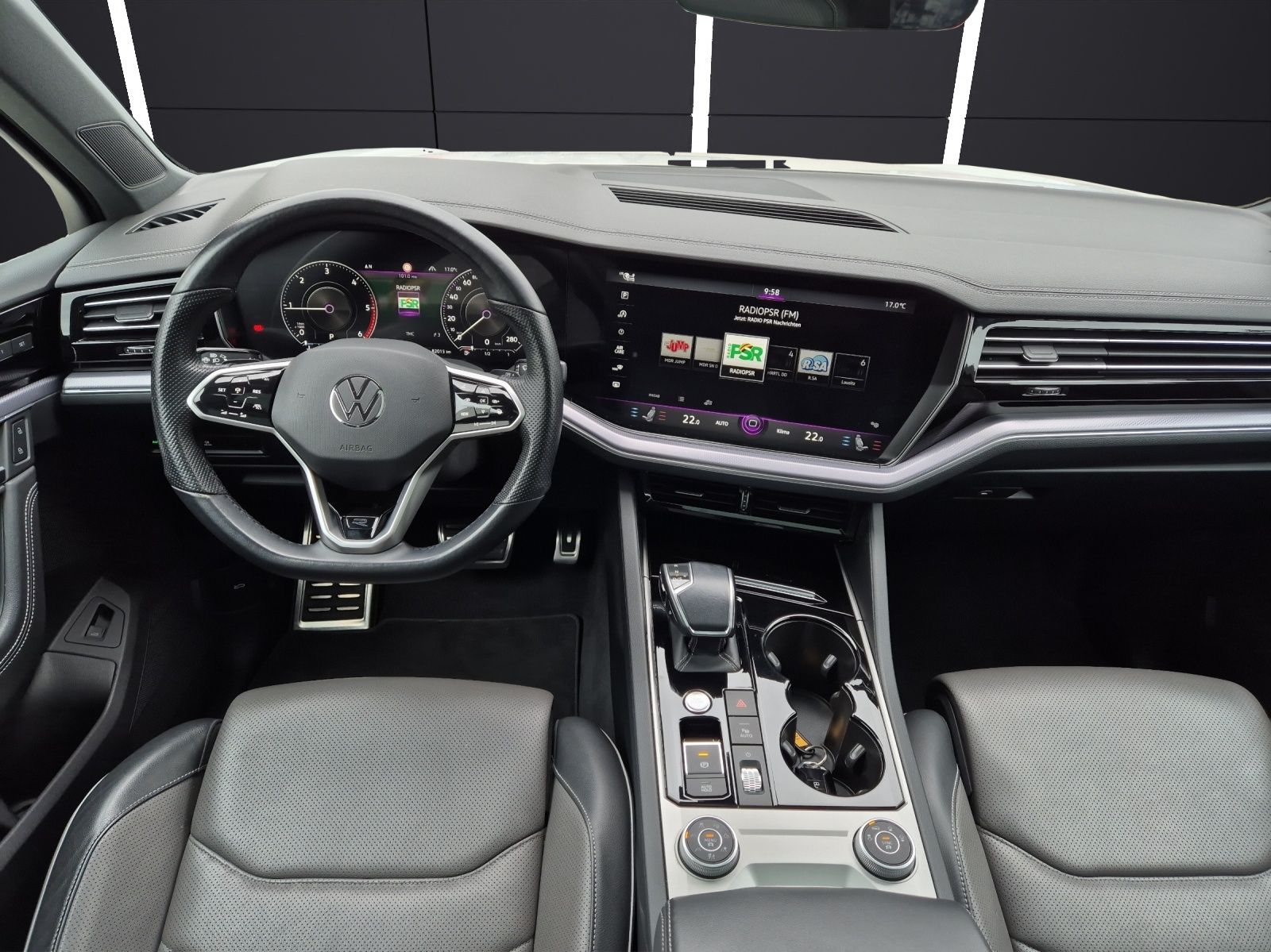 Volkswagen Touareg TDI R-Line 4M - Samsaru's Car Outlet