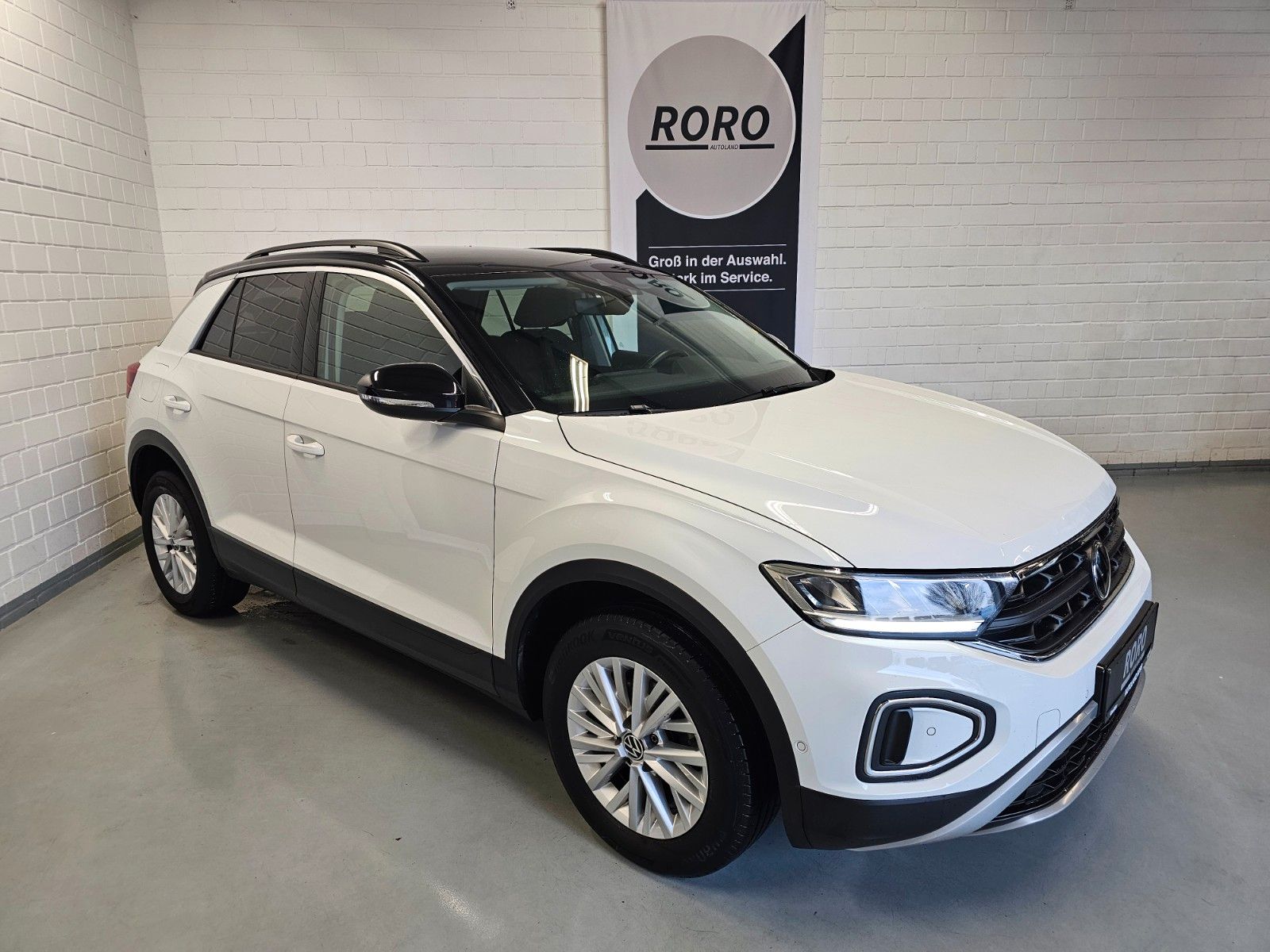 Volkswagen T-Roc 1.5 TSI Life - Samsaru's Car Outlet