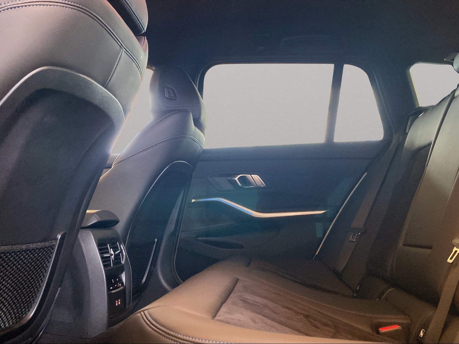 BMW 330e Touring M Sport - Samsaru's Car Outlet