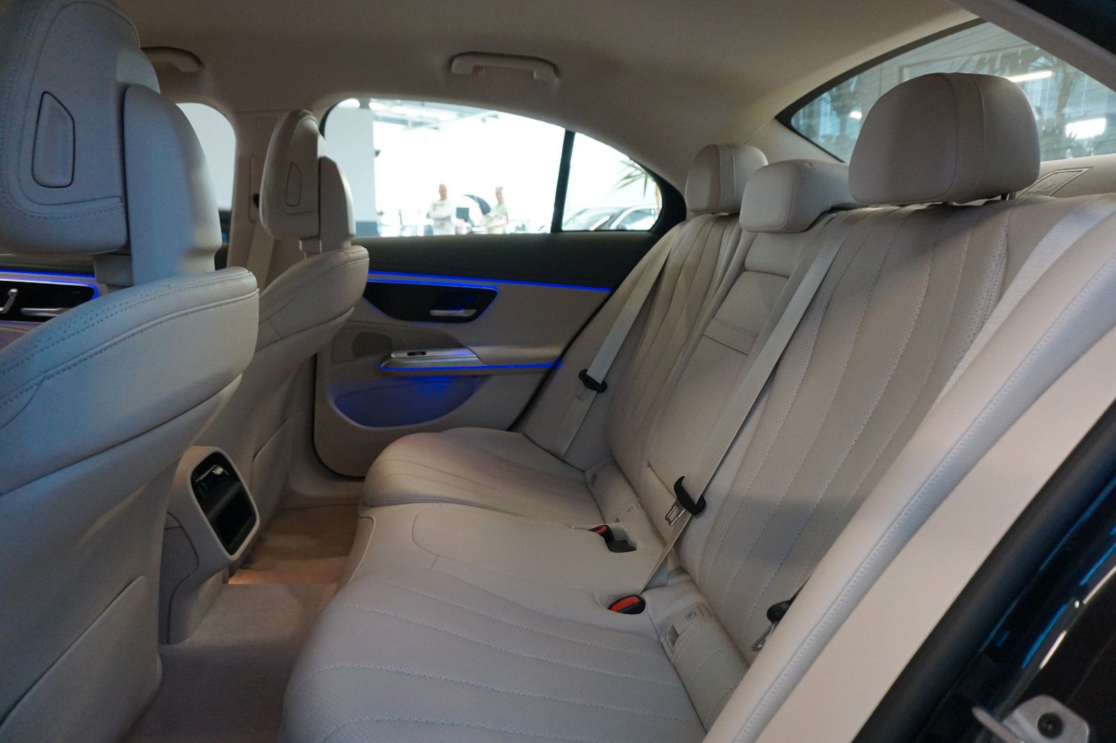 Mercedes-Benz E 220 d Avantgarde Advanced Plus - Samsaru's Car Outlet