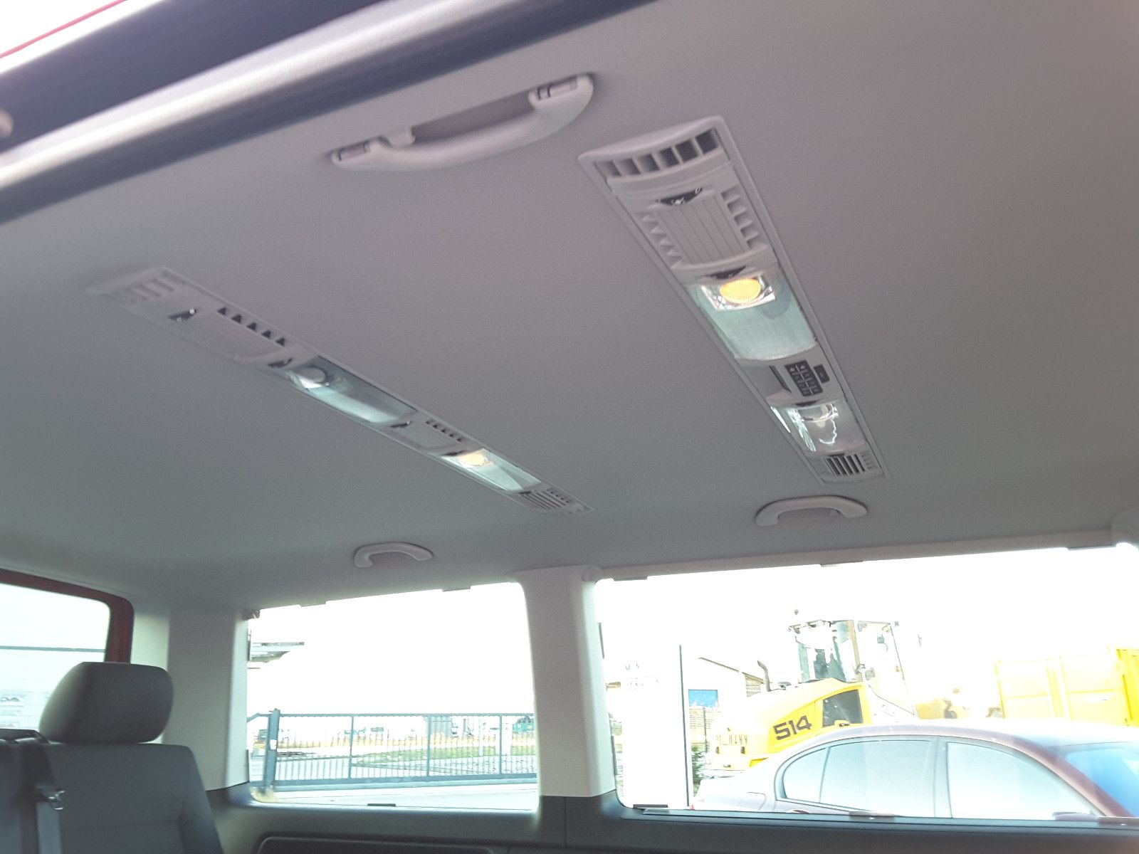 Volkswagen T6 Multivan 2.0 TDI DSG - Samsaru's Car Outlet