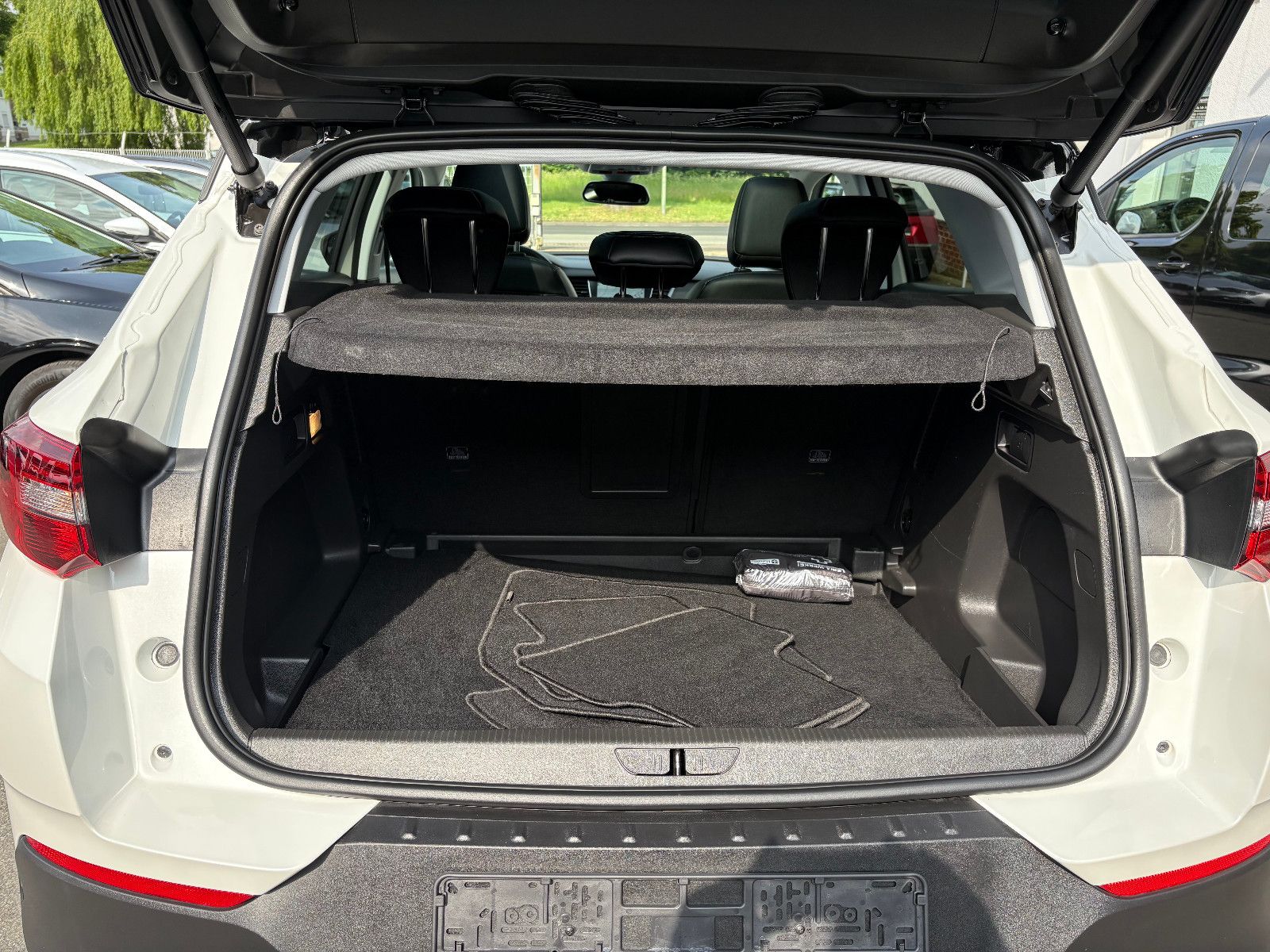 Opel Grandland 1.5 CDTI AUT Business Elegance - Samsaru's Car Outlet