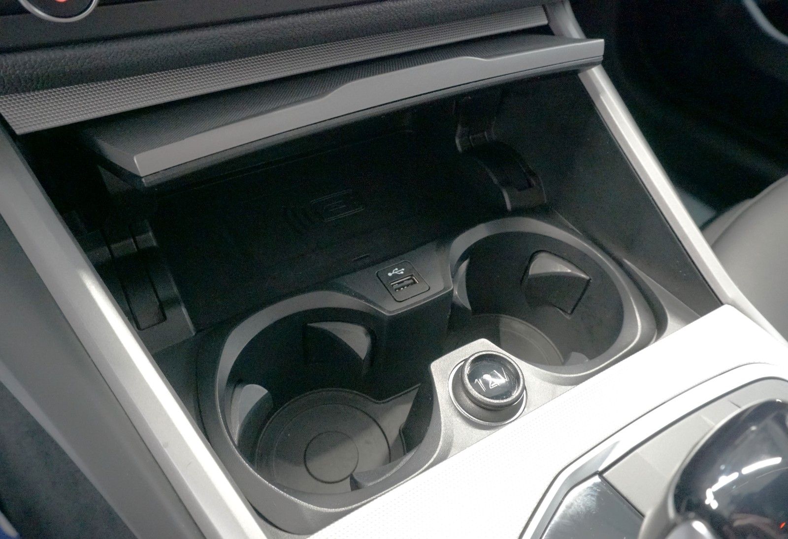 BMW 320 d xDrive - Samsaru's Car Outlet