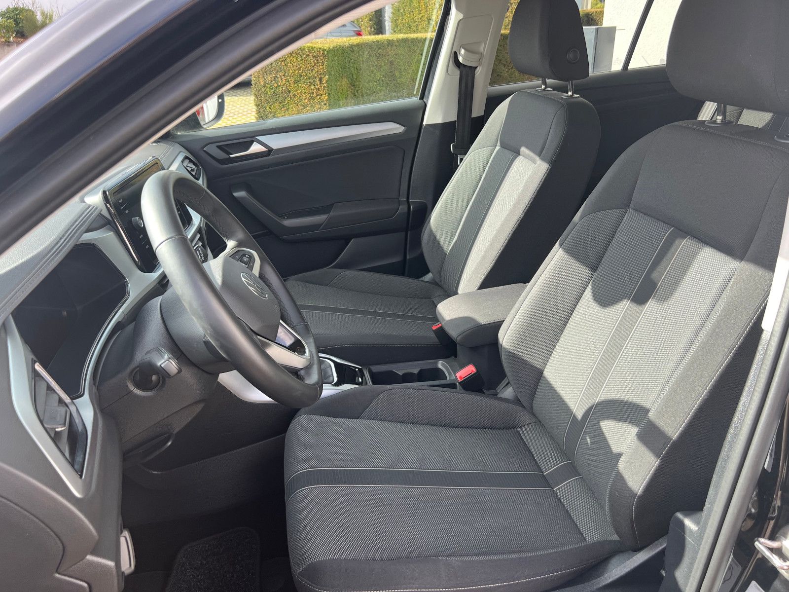 Volkswagen T-Roc Life TSI - Samsaru's Car Outlet