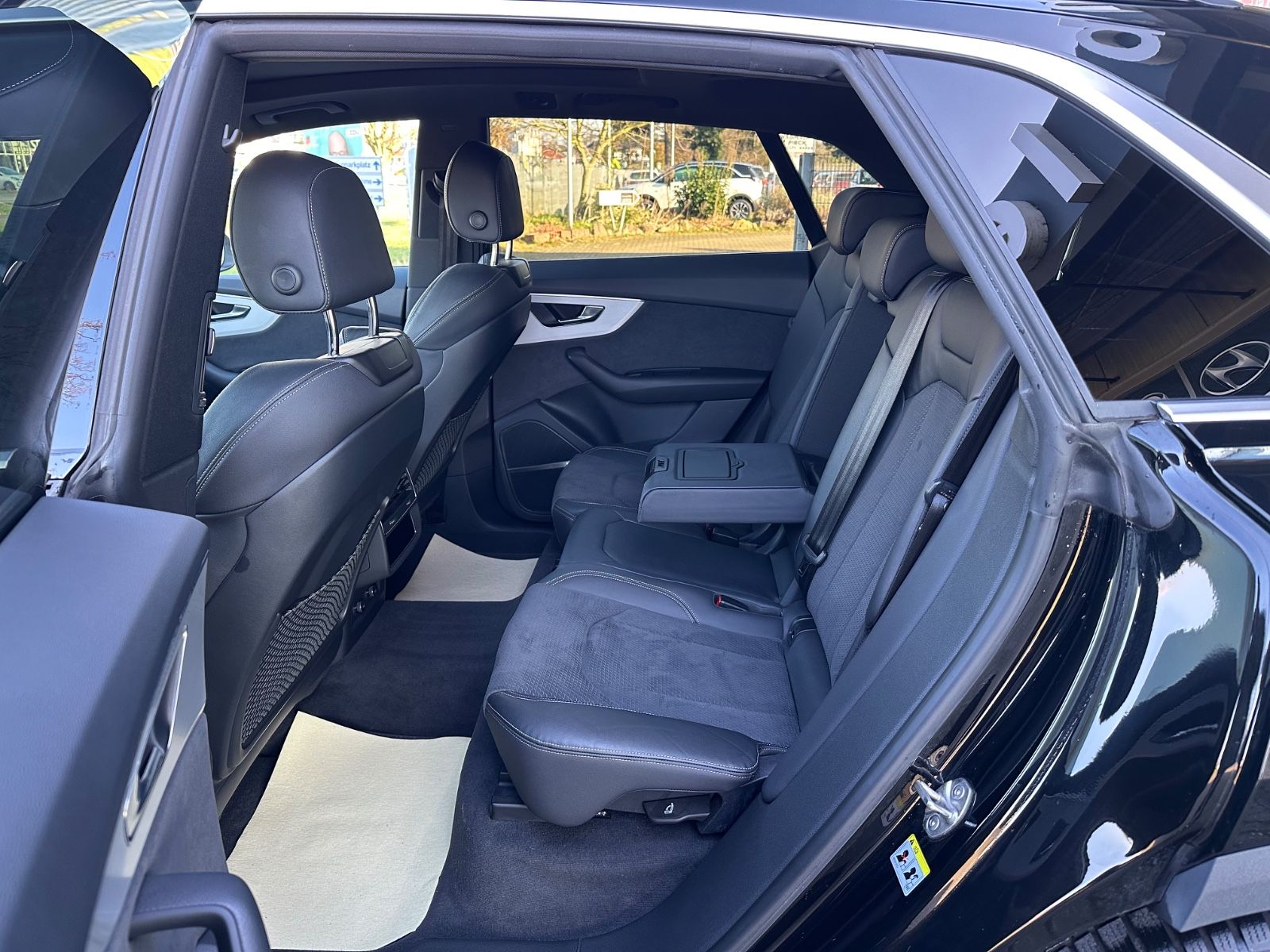 Audi Q8 50 TDI quattro S-LINE - Samsaru's Car Outlet