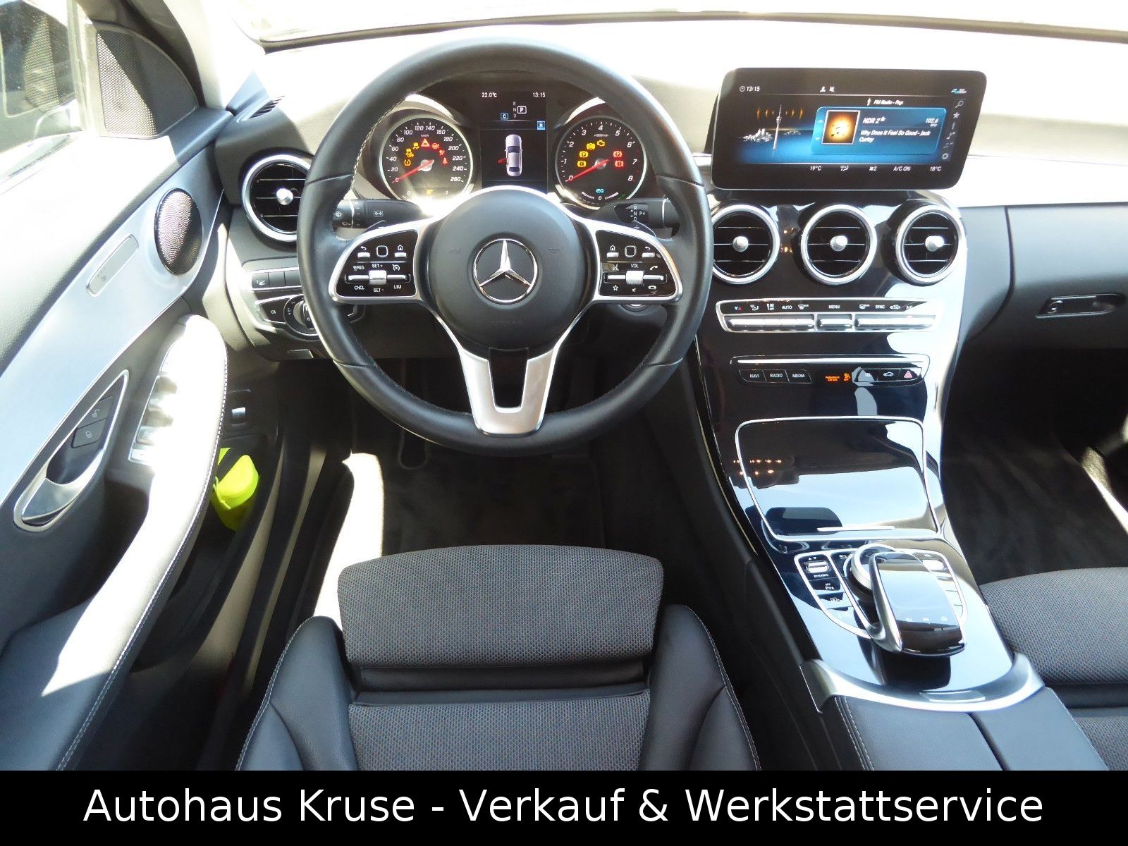 Mercedes-Benz C 200 - Samsaru's Car Outlet
