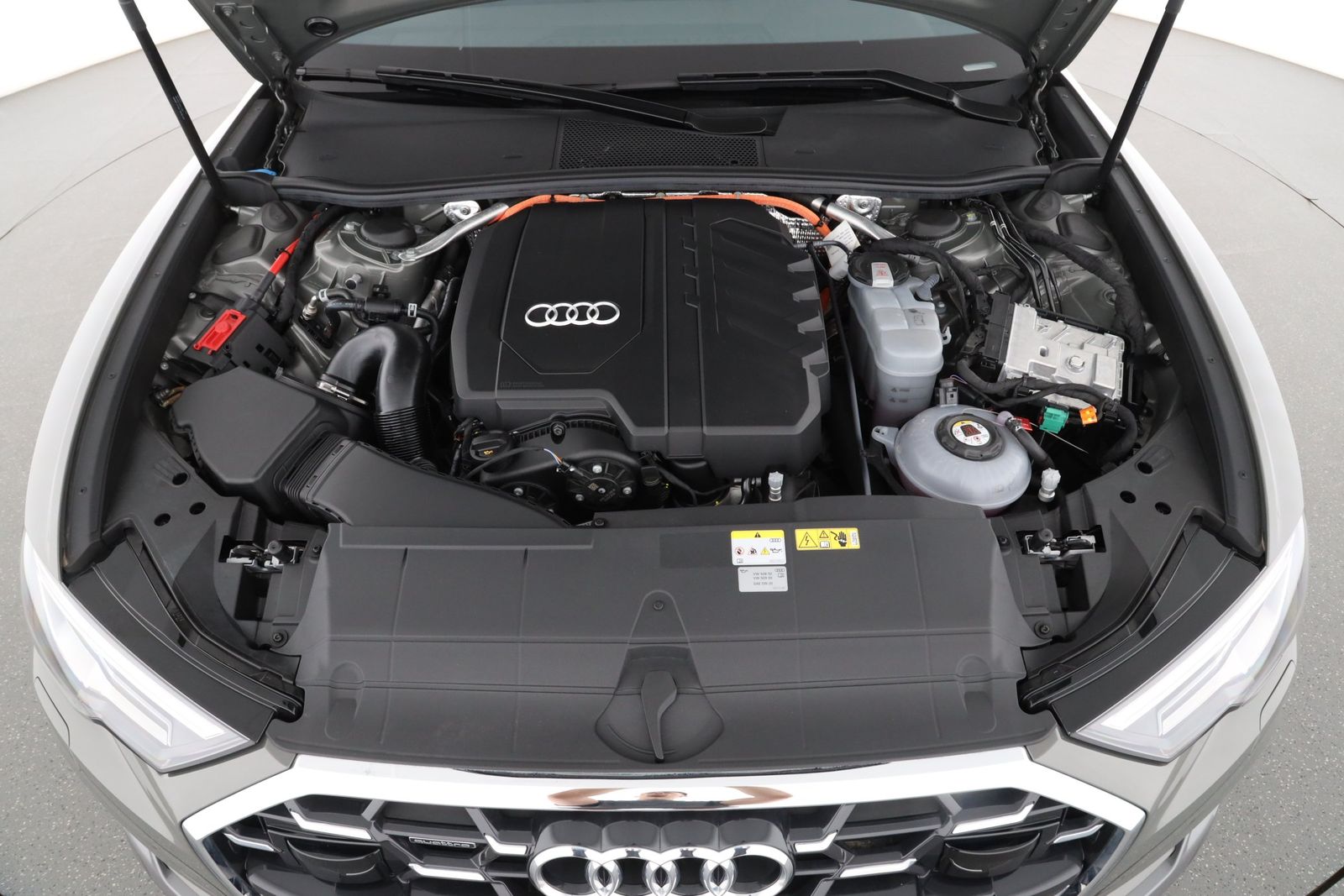 Audi A6 Avant 55 TFSI e quattro S line AHK