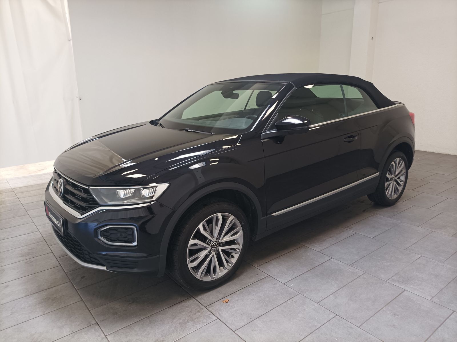 Volkswagen T-Roc 1.5 TSI Style - Samsaru's Car Outlet