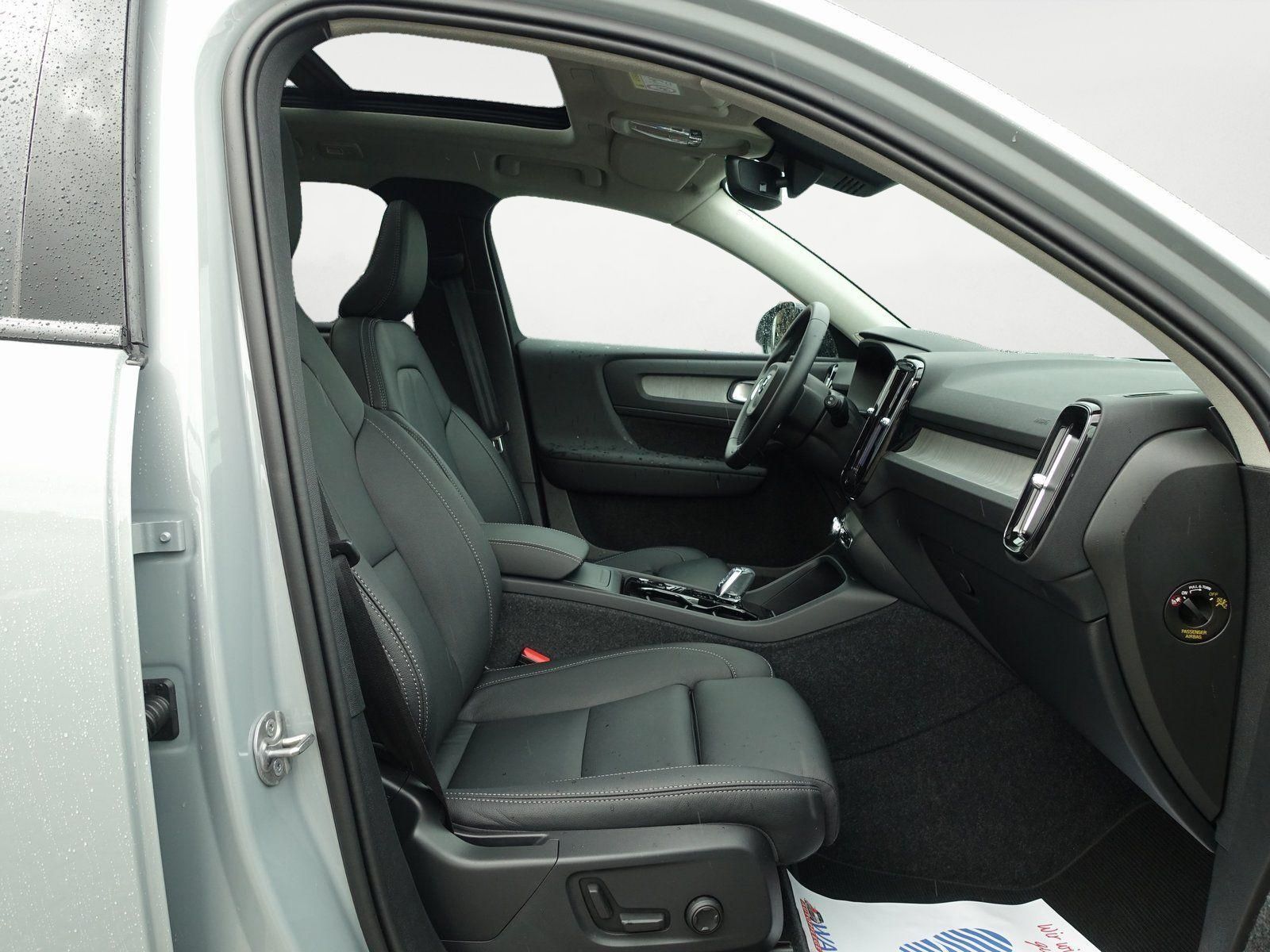 Volvo XC40 Ultra B4 Dark - Samsaru's Car Outlet