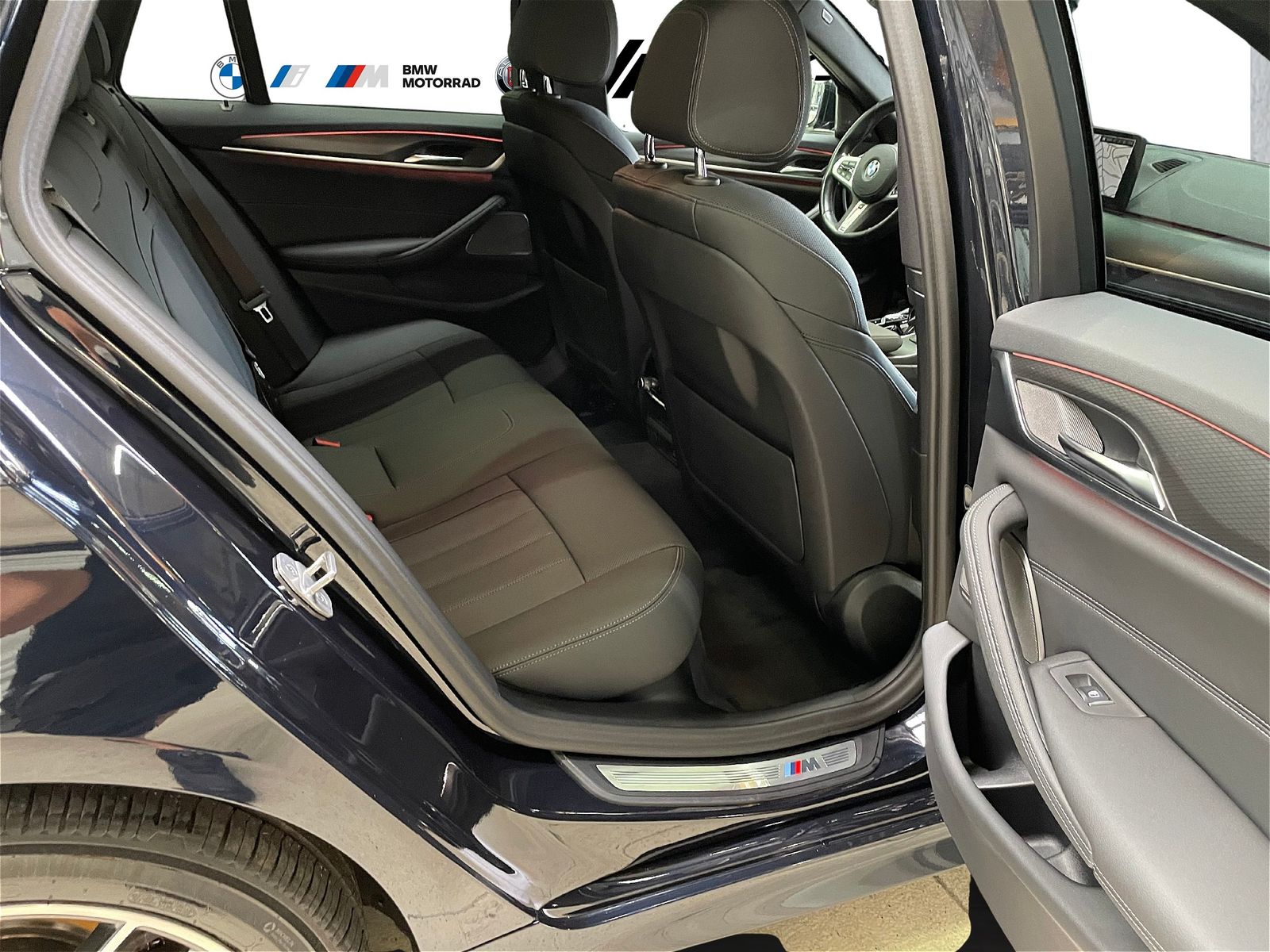 BMW 530d xDrive TOURING M SPORTPAKET AHK H&K HIFI AL