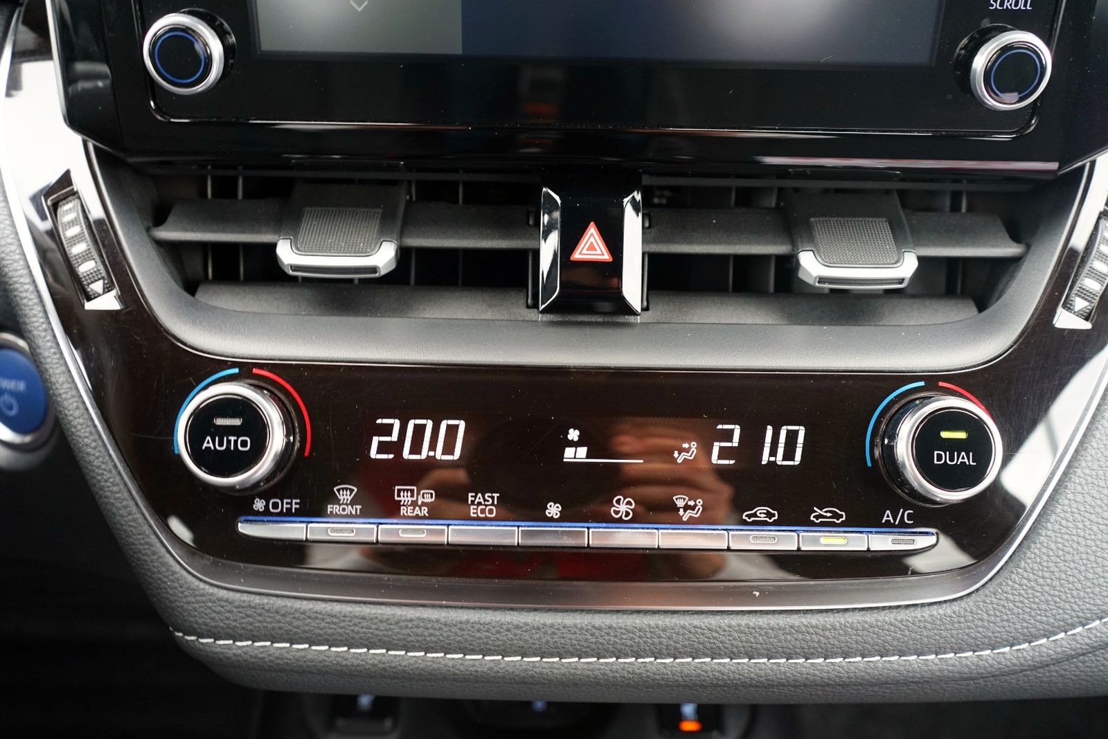 Toyota Corolla 2.0 Hybrid Business Edition - Samsaru's Car Outlet