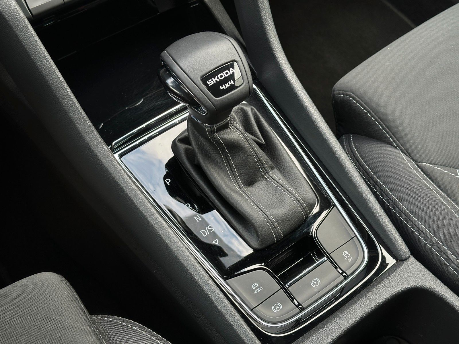 Skoda 2.0TDi 4x4 DSG Sportline AHK Side Assist LM19"