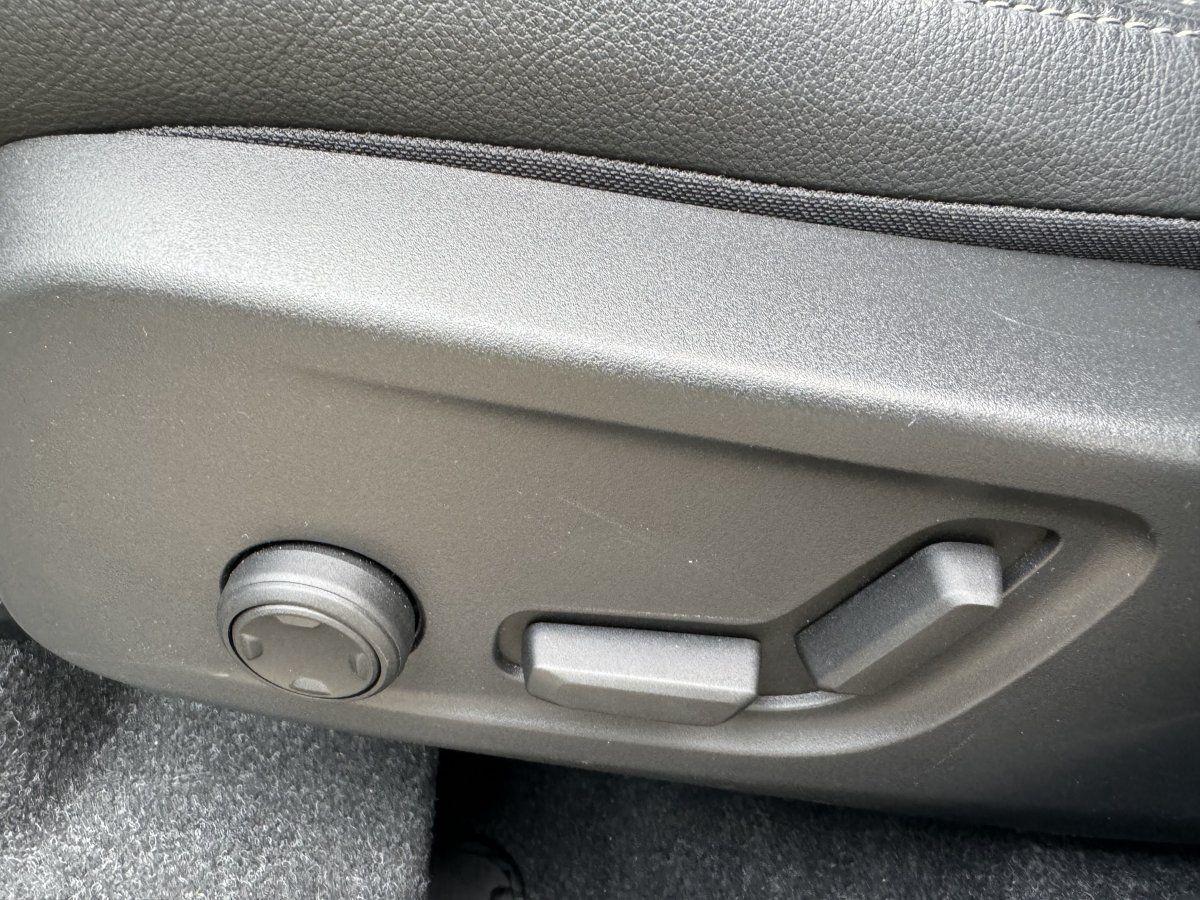 Volvo XC40 B3 Plus Dark 8-fach Aktionspreis