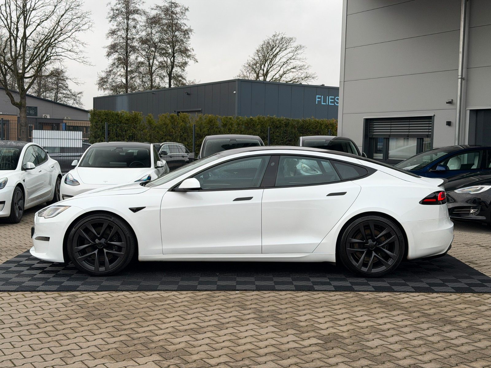 Tesla MODEL S PLAID | CARBON | 21" ARACHNID | TOW |