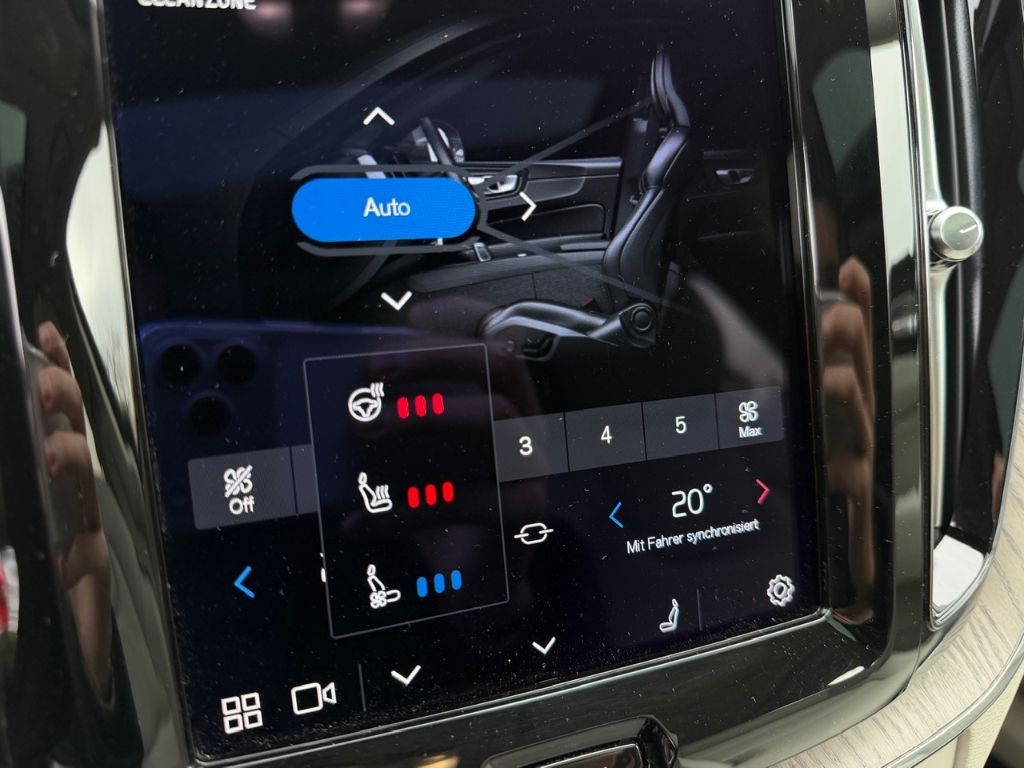 Volvo XC60 Ultimate Bright Recharge Plug-In Hybrid T8