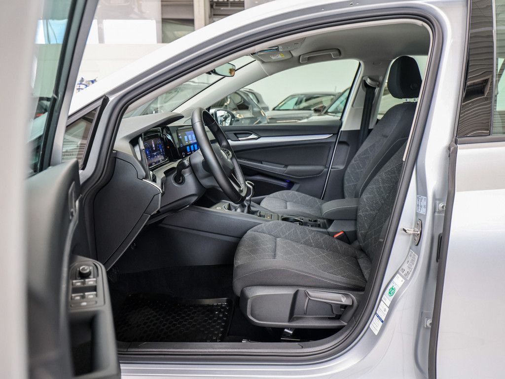 Volkswagen Golf VIII Life 1.0 l TSI - Samsaru's Car Outlet