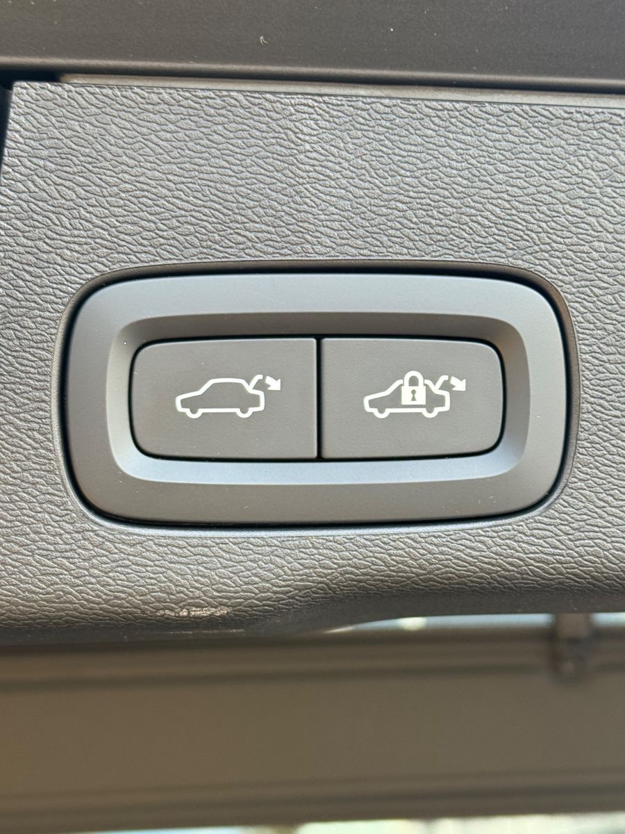 Volvo XC60 B4 PLUS DARK +PANO+GOOGLE+AHK+STANDHZG+1.HD