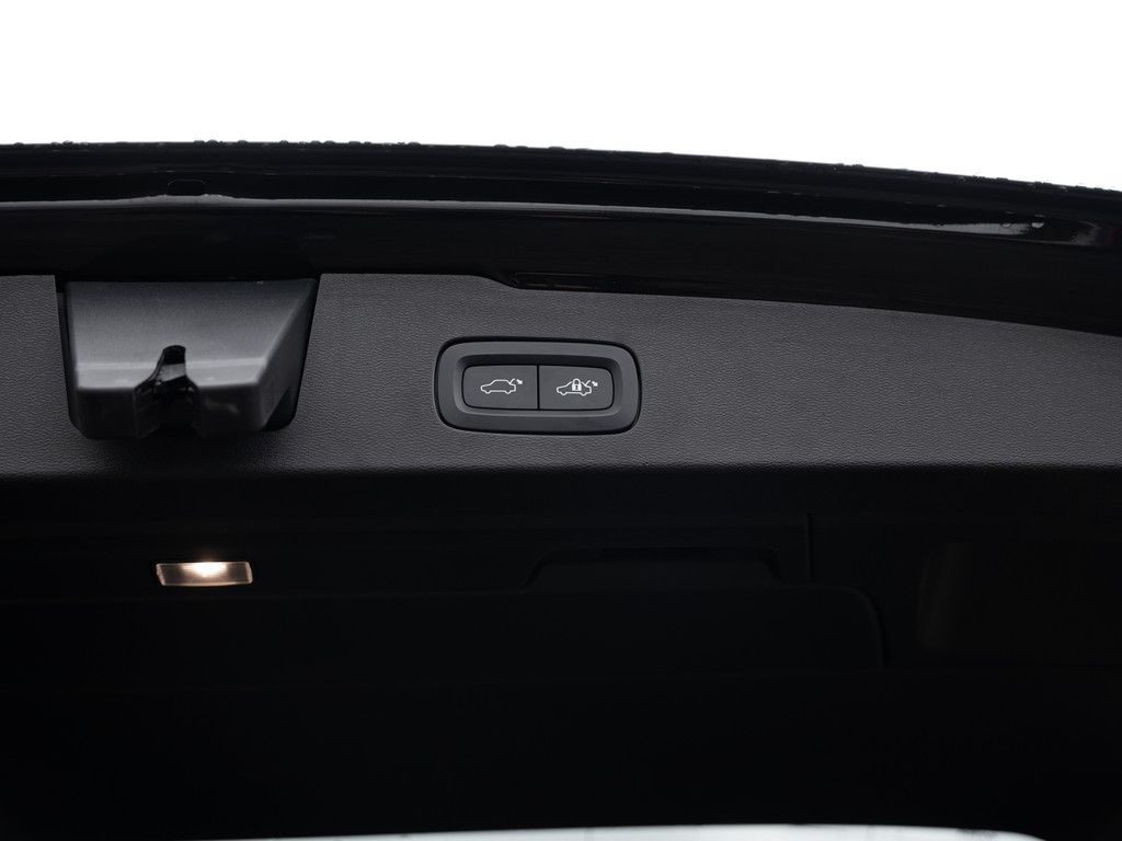 Volvo V60 2.0 Core Recharge Plug-In Hybrid AWD 1.Hand