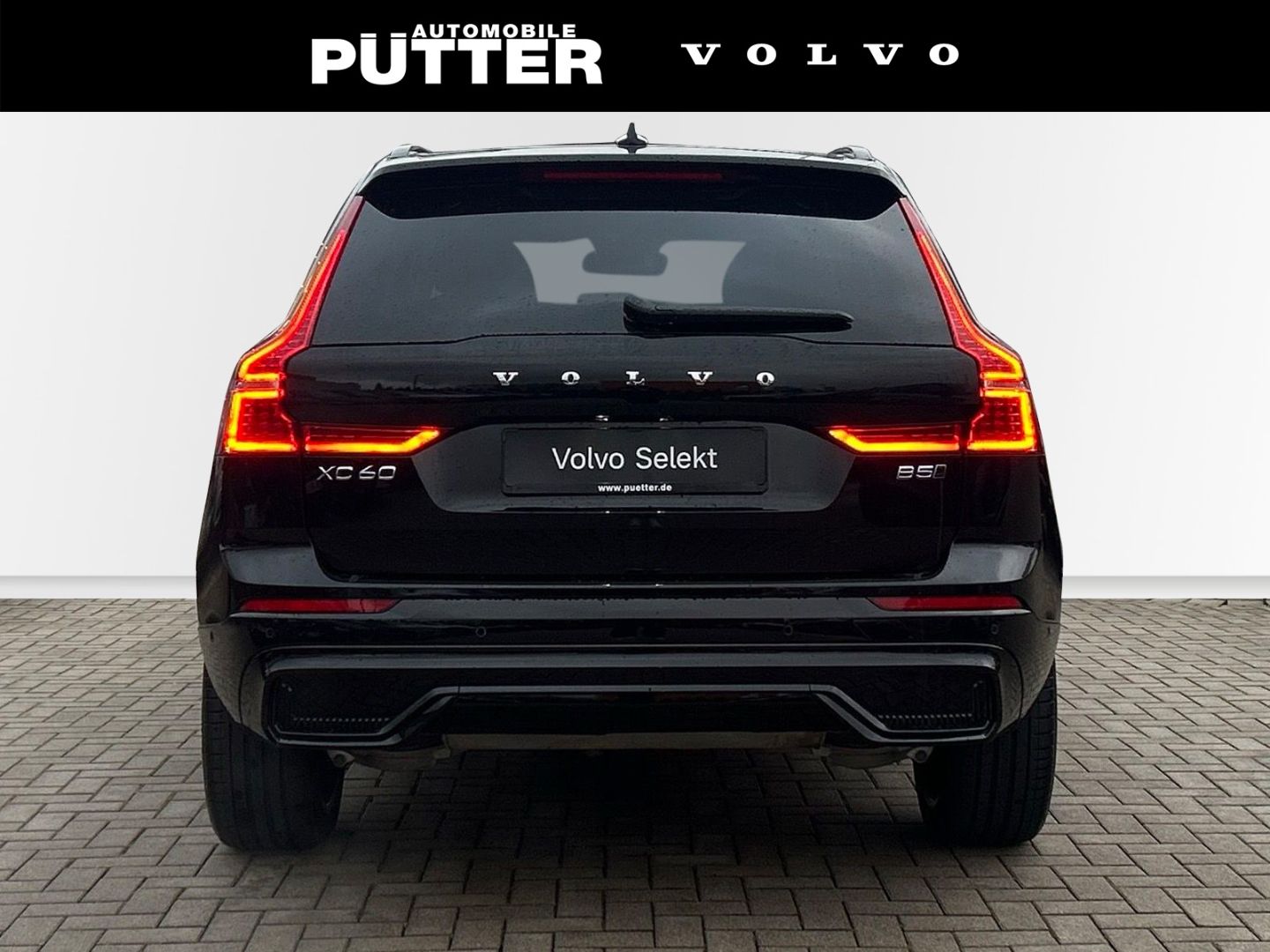 Volvo XC60 B5 Benzin AWD Ultra Dark 21'' AHK Luft 360