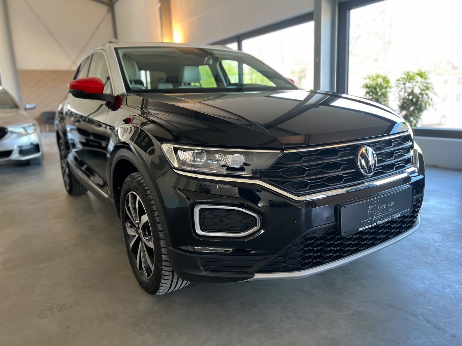 Volkswagen T-Roc 1.5 TSI Style - Samsaru's Car Outlet