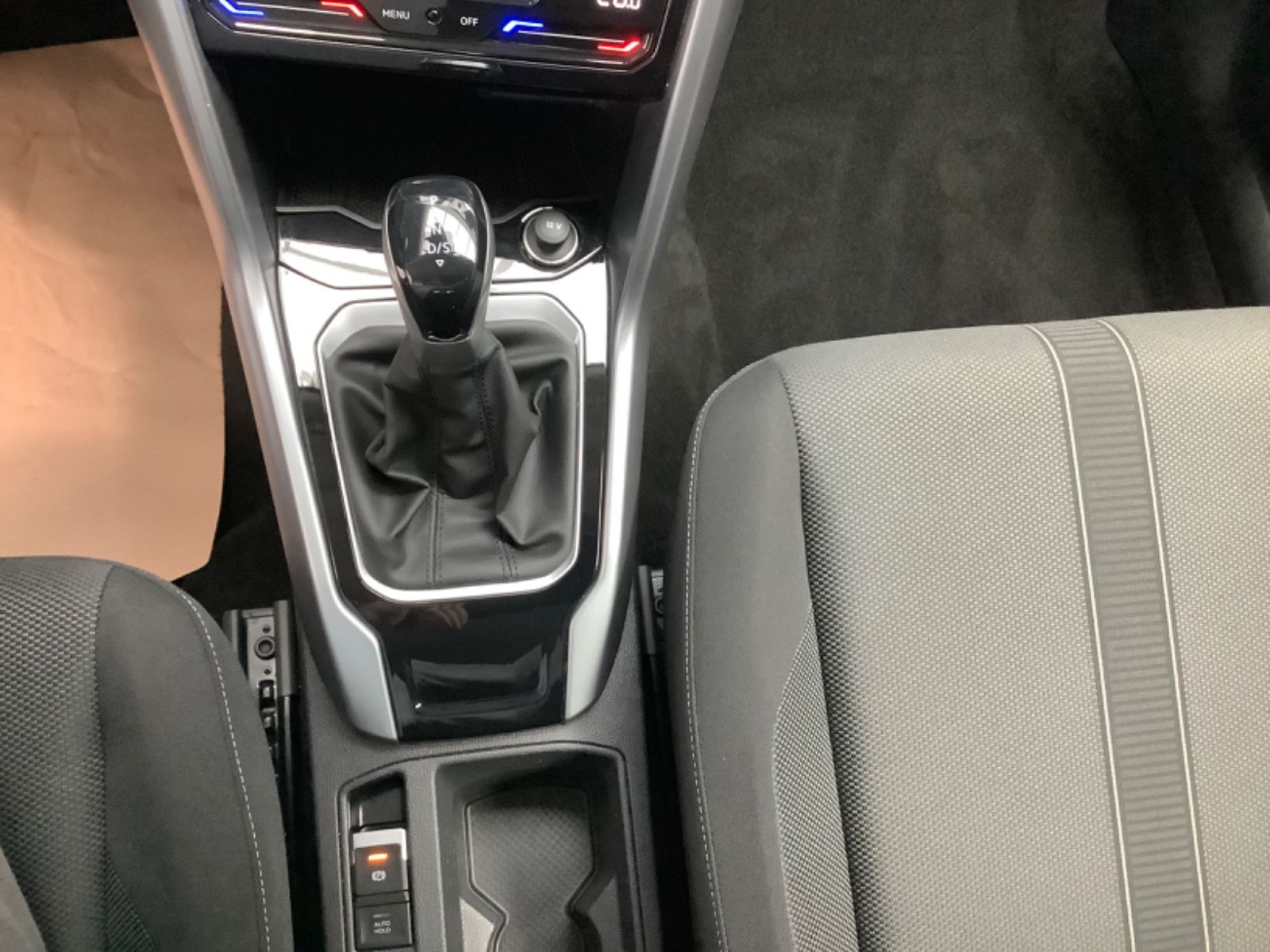 Volkswagen T-Roc Life DSG - Samsaru's Car Outlet