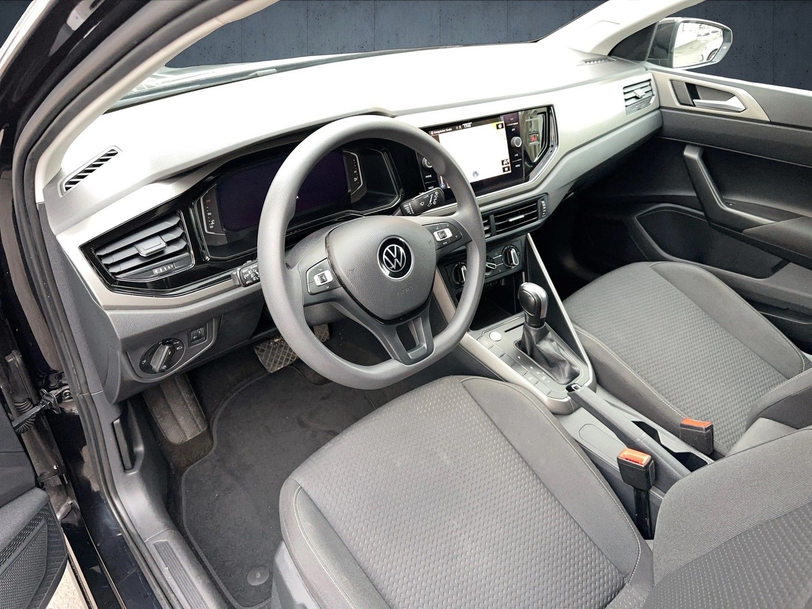 Volkswagen Polo Comfortline 1.0 TSI DSG - Samsaru's Car Outlet
