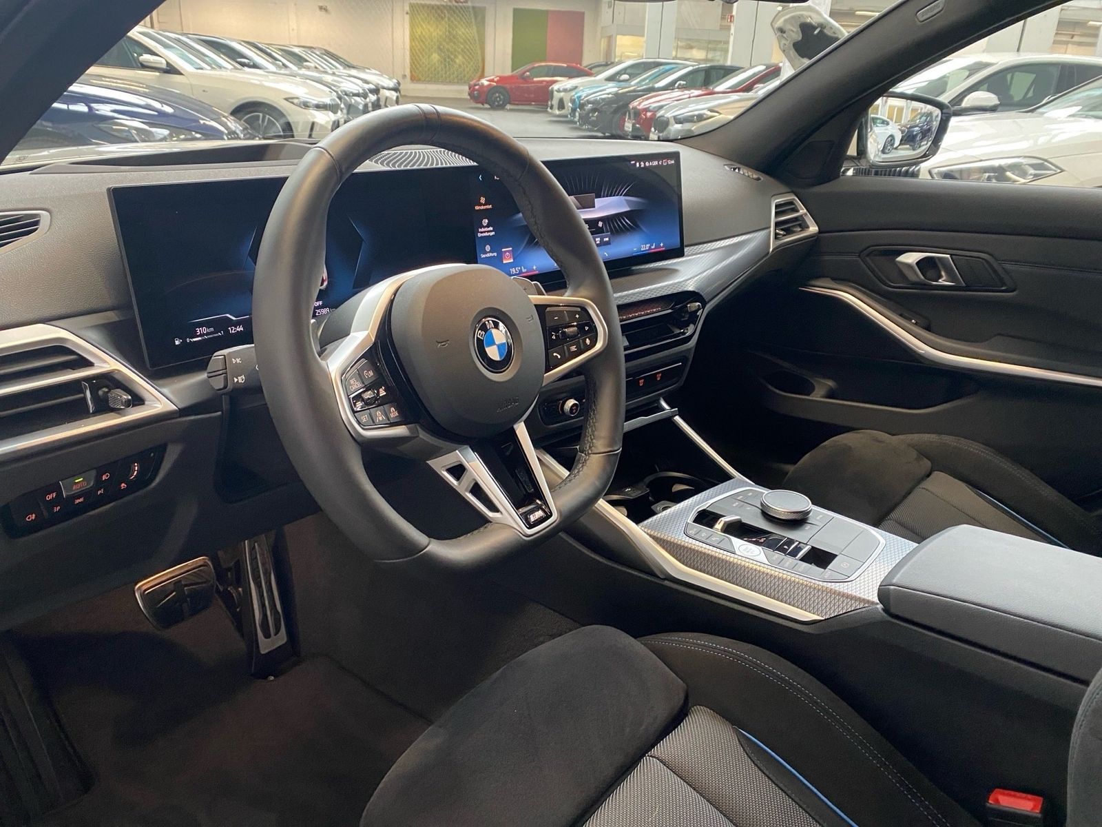 BMW 320d xDrive Touring M Sport HUD DA Pro AHK PA+