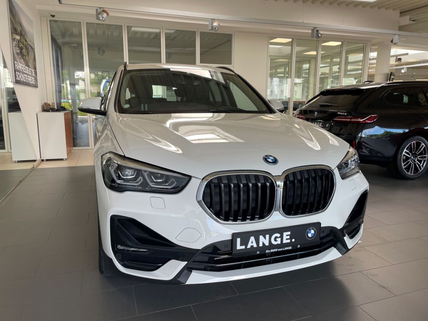 BMW X1 xDrive 25e Sport Line - Samsaru's Car Outlet
